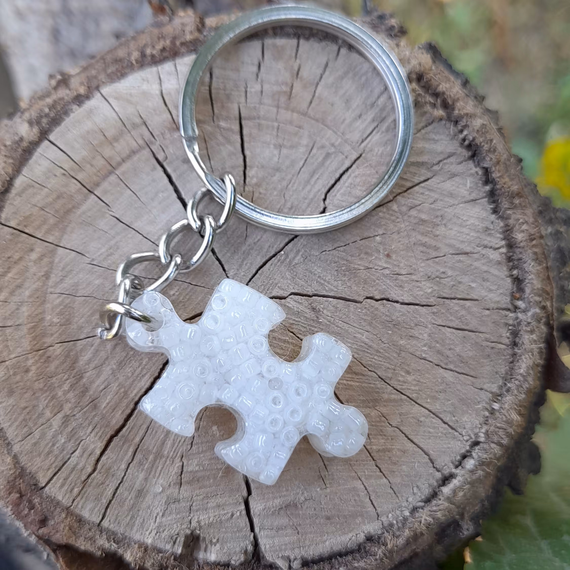 سرکلیدی رزینی کریستالی طرح پازل سفید