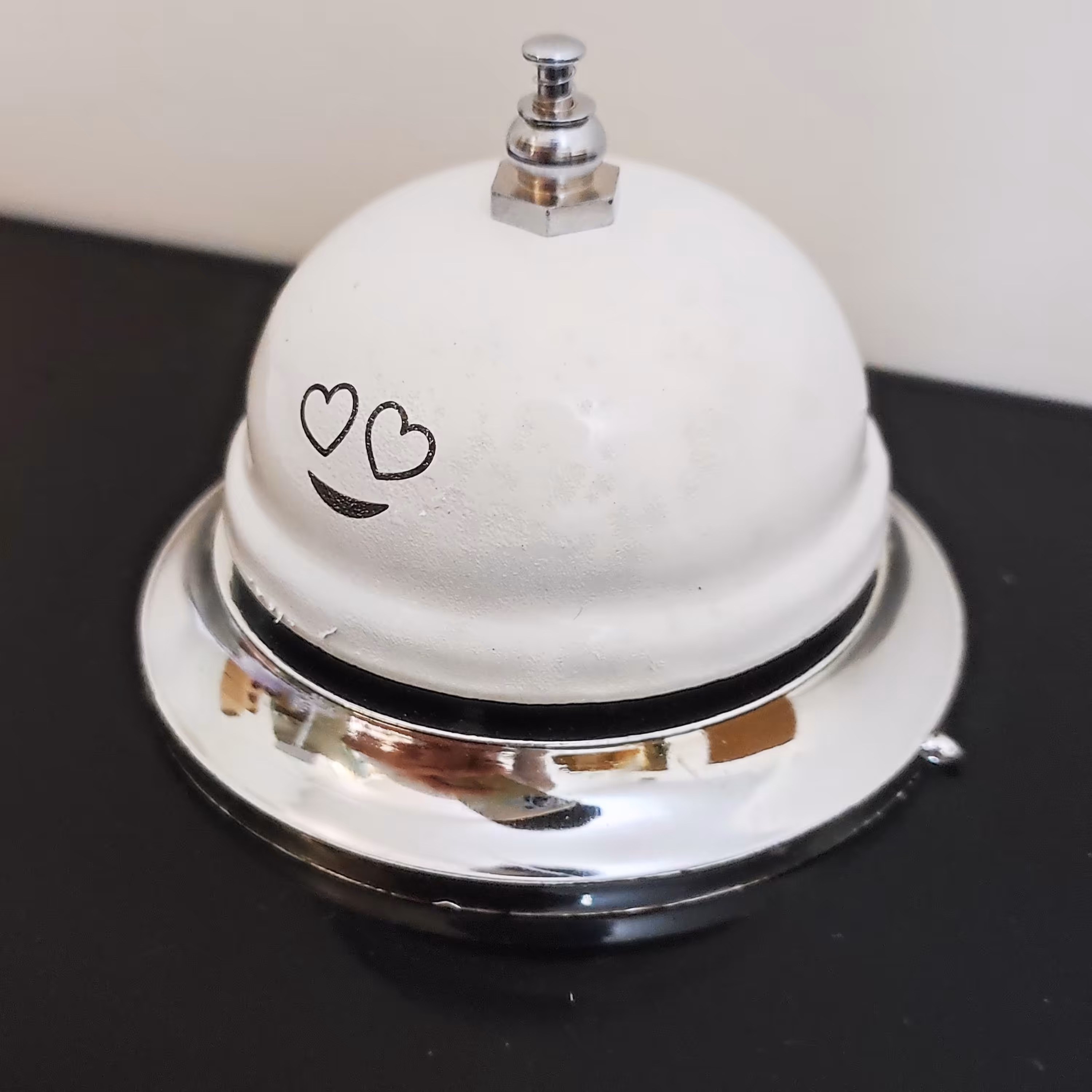 زنگ رومیزی مدل Ring سفید مناسب رستوران و کافی شاپ