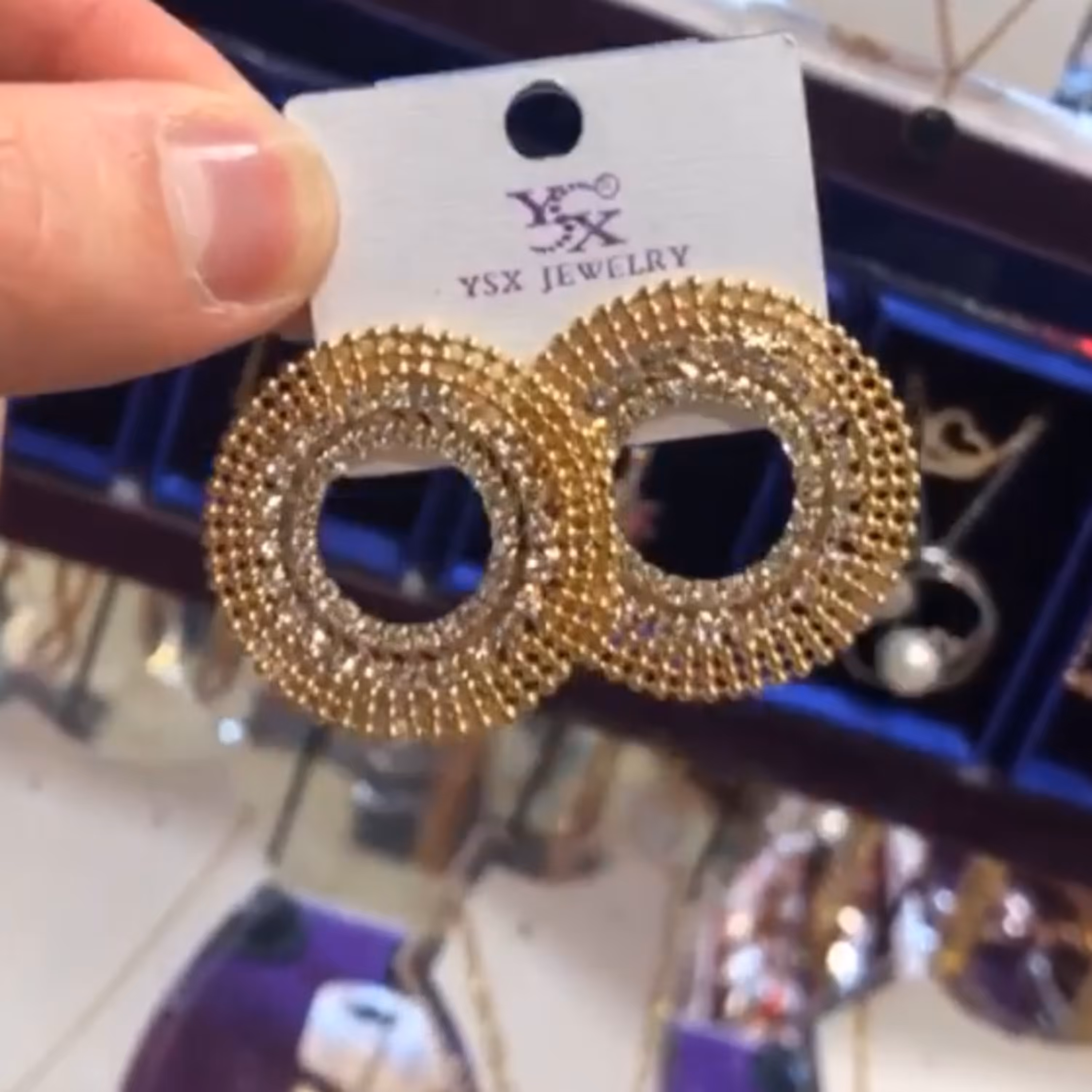 گوشواره میخی حلقه ای