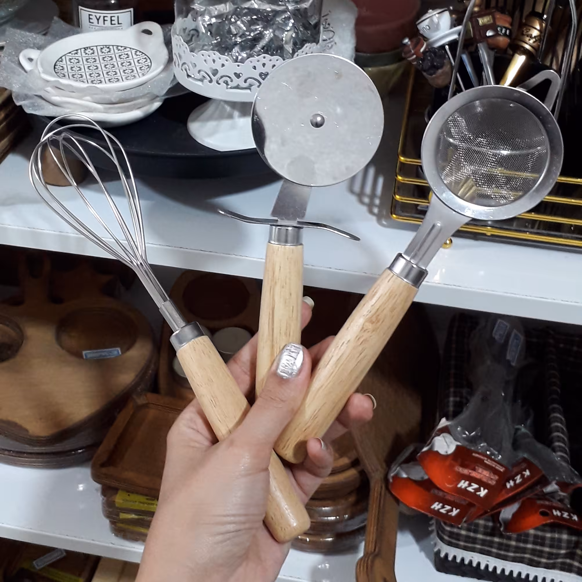 همزن دسته چوبی