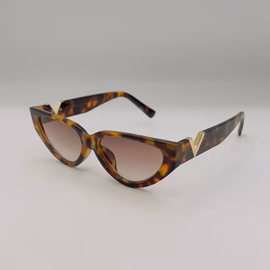 عینک آفتابی برند ولنتینو فیک رنگ بندی طبق عکس اورجینال و های کپی موجود است 