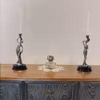 شمعدان رومیزی الومینیومی آنتیک طرح بانو(مجسمه دختر)  مدل RP 2616