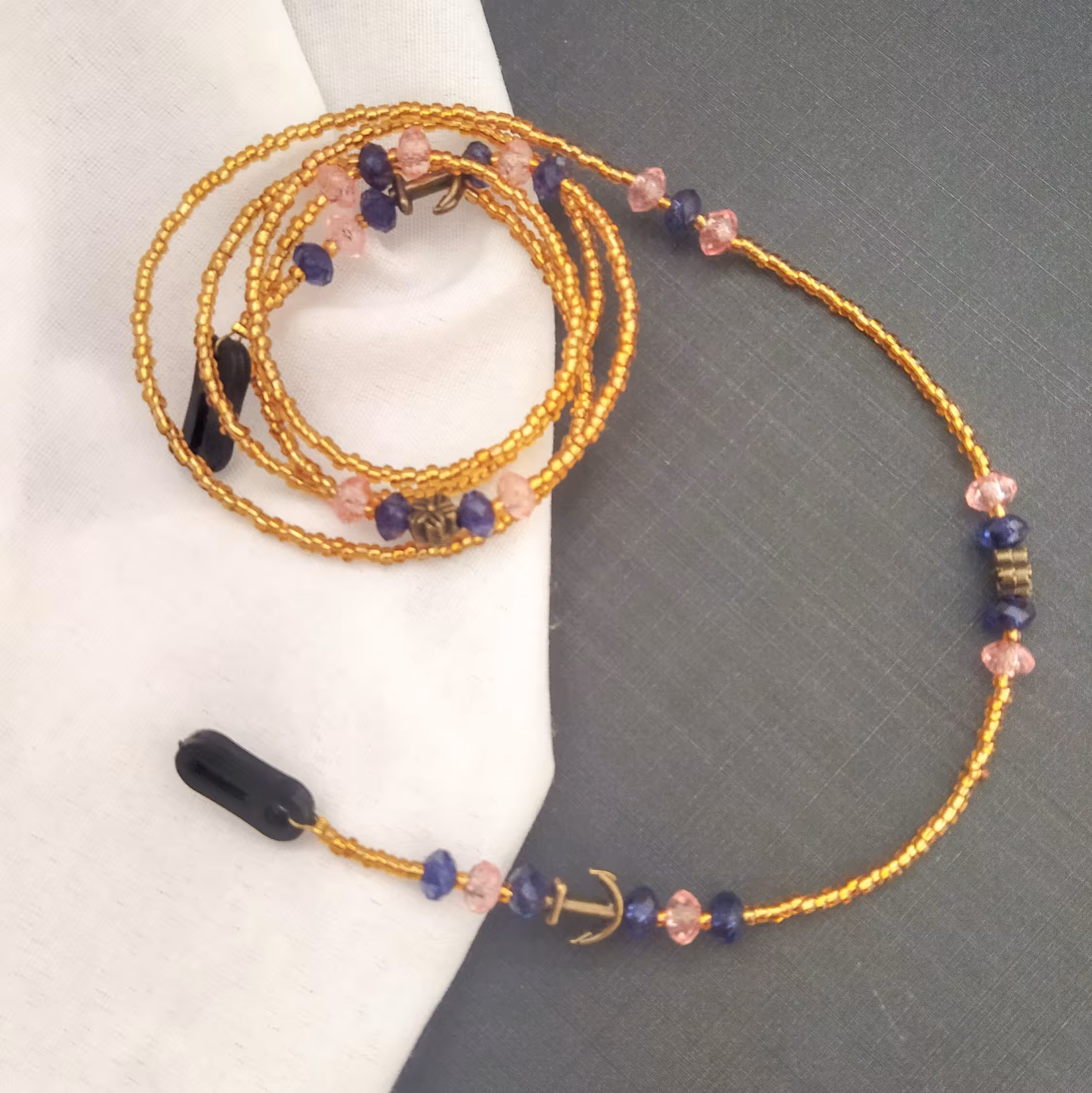 بند عینک مونجوقی در تنوه و رنگبندی شاد