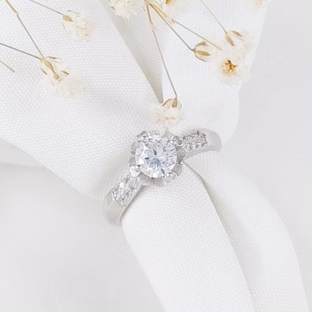 انگشتر ایتالیایی طرح گل با نگین الماسی کد 10506