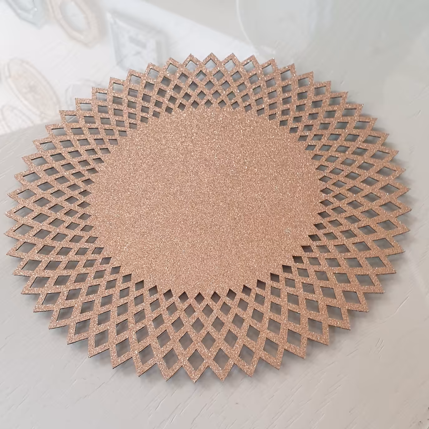 رومیزی چرم اکلیلی خارجی با آسترنمدی مدل آفتابگردان طلایی 31 سانتی متر