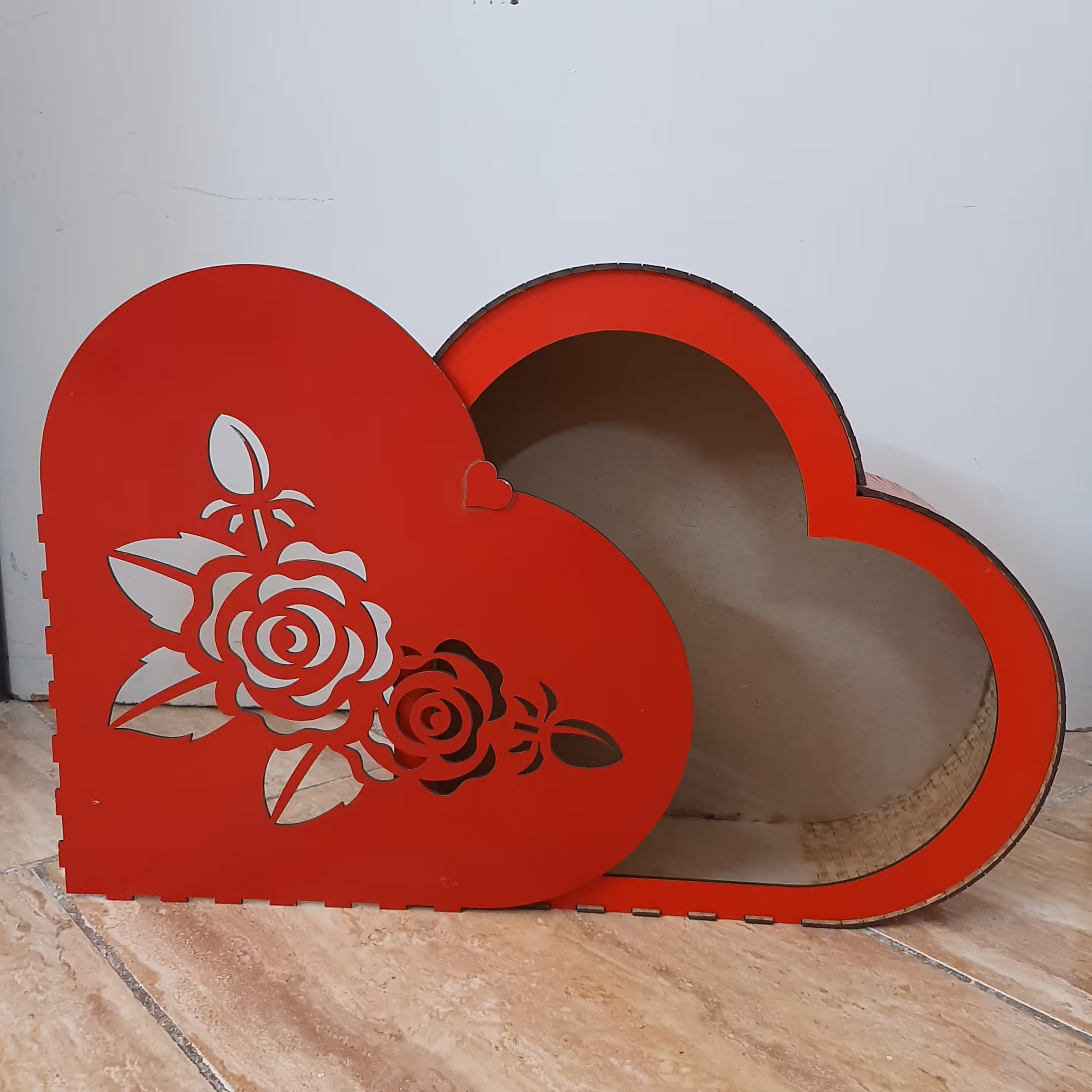 جعبه کادو چوبی قرمز طرح قلب 