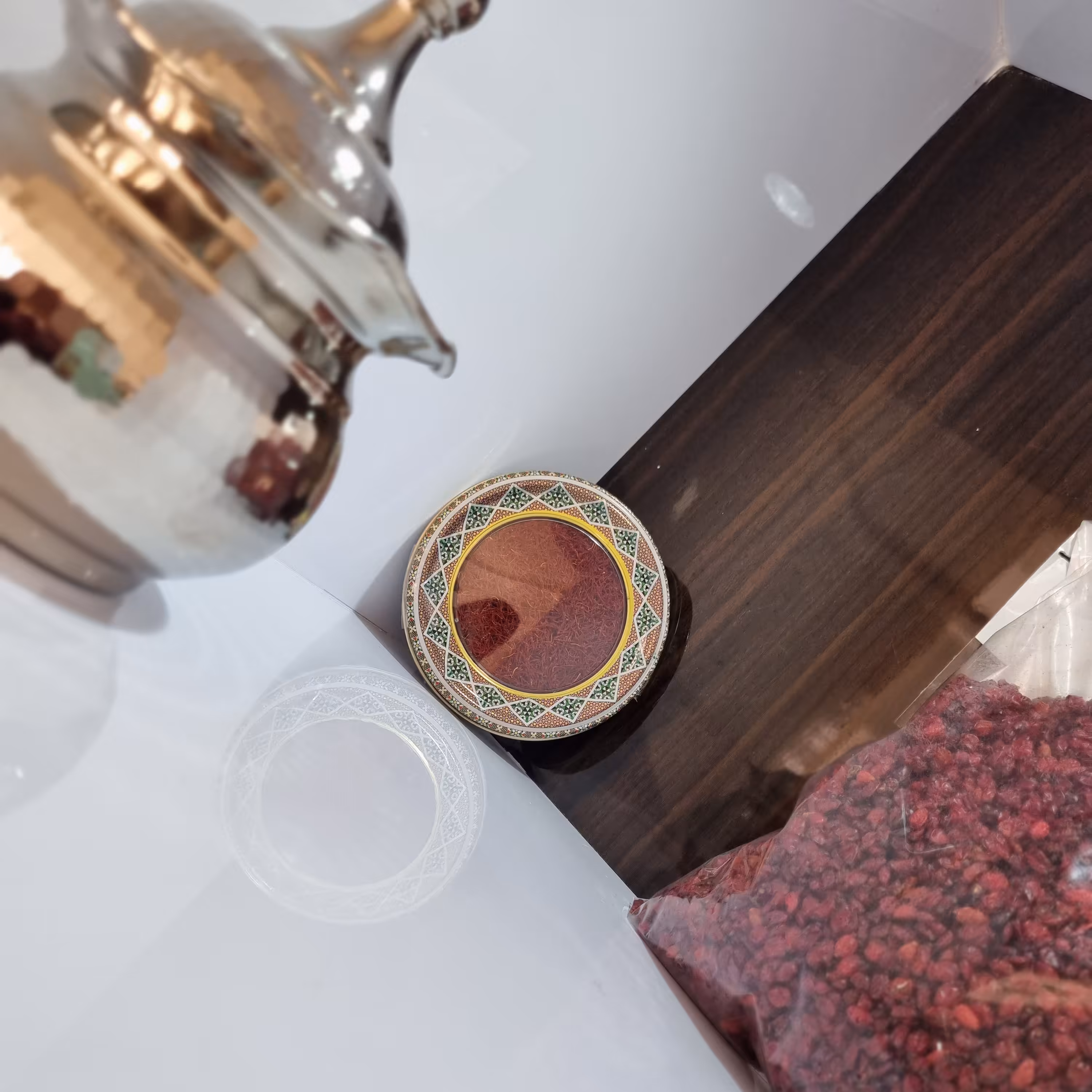 پک یک مثقالی  زعفران نگین  و یک کیلوزرشک قائنات اعلا فوق ارگانیک 