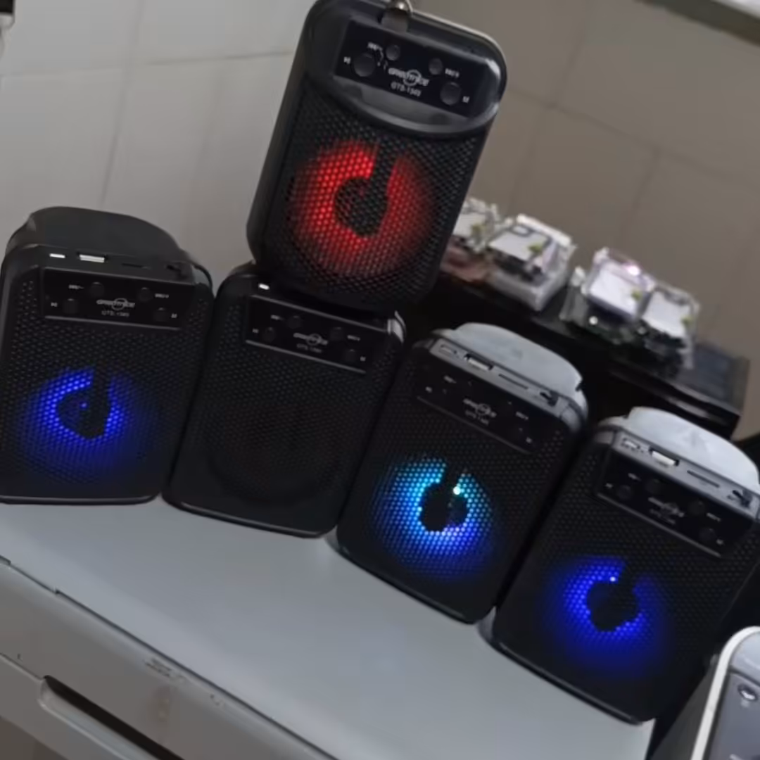  اسپیکر بلوتوثی  رمخور بلوتوث دار ارسال رایگان 