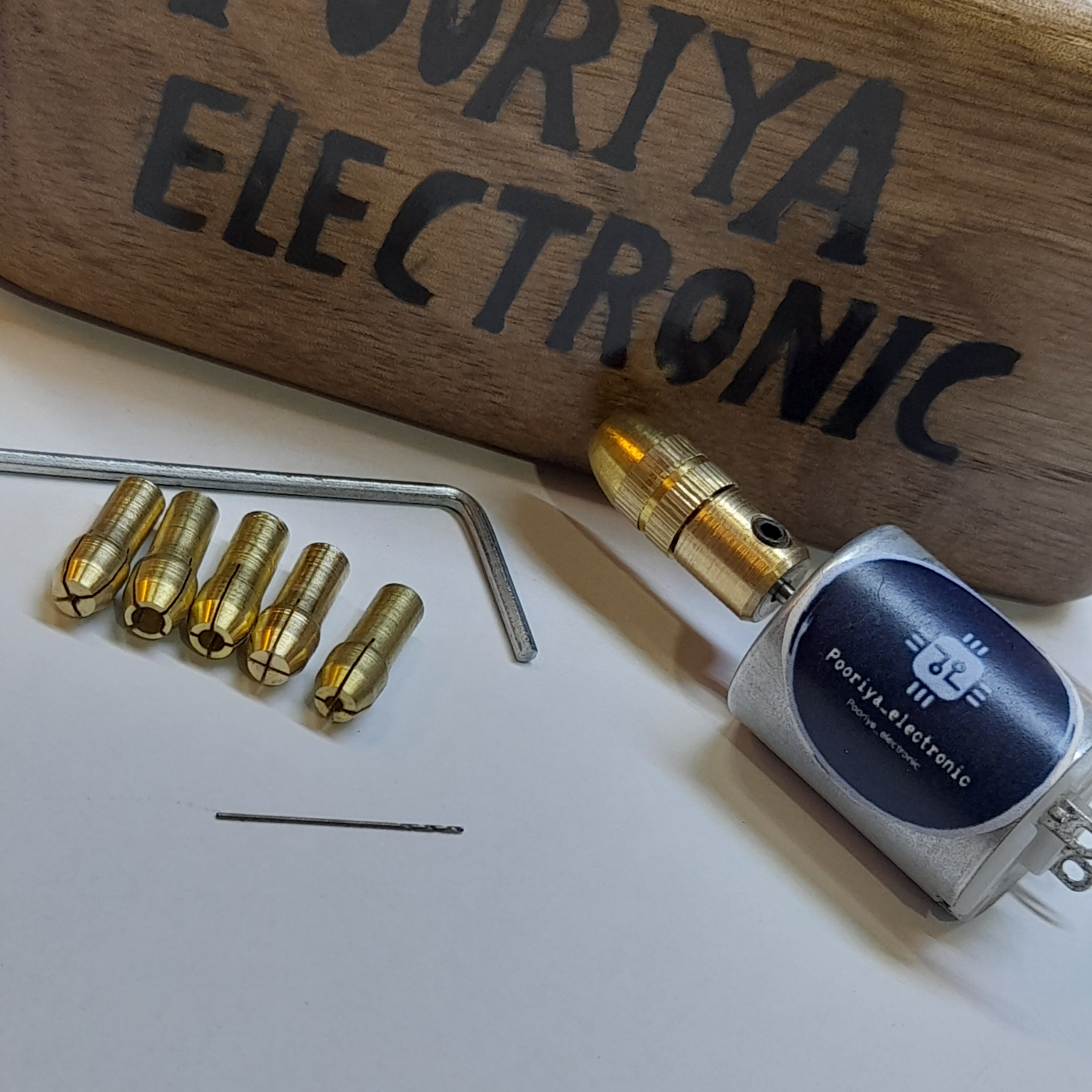 مینی دریل کوچک مناسب سوراخ کاری فیبر و... سرعت بالا همراه با آداپتور