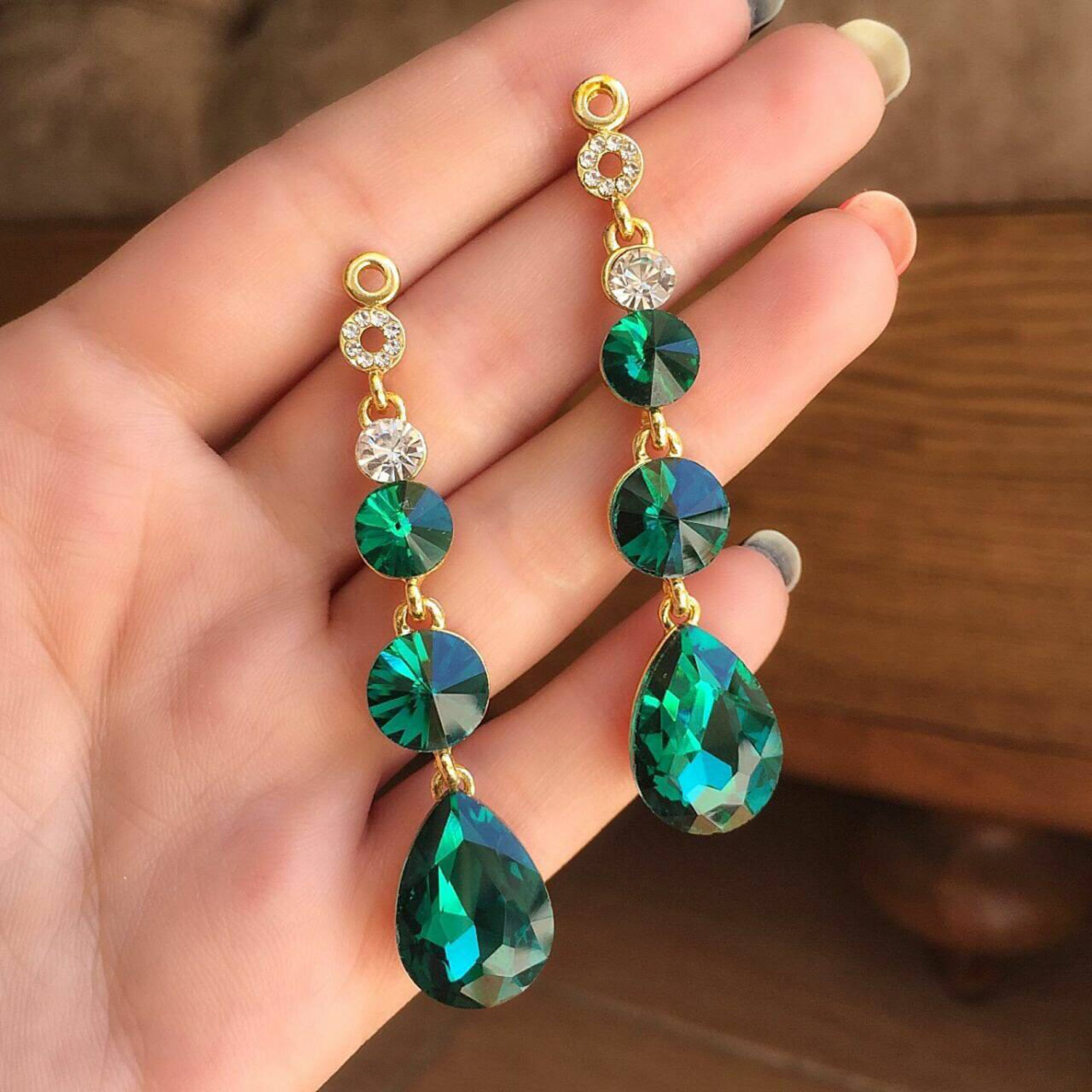 گوشواره جواهری سبز رنگ