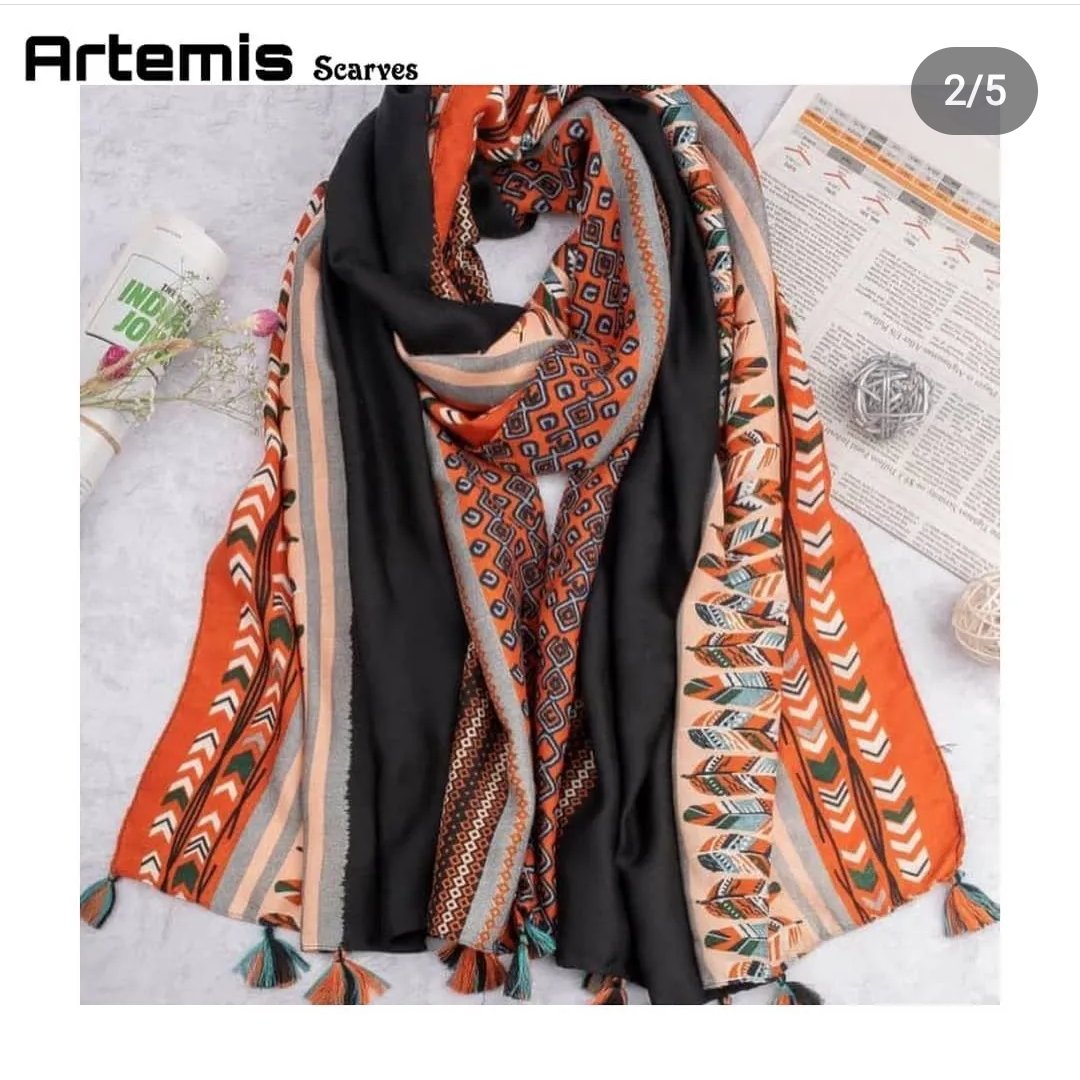 شال نخی طرح پر منگوله دار
