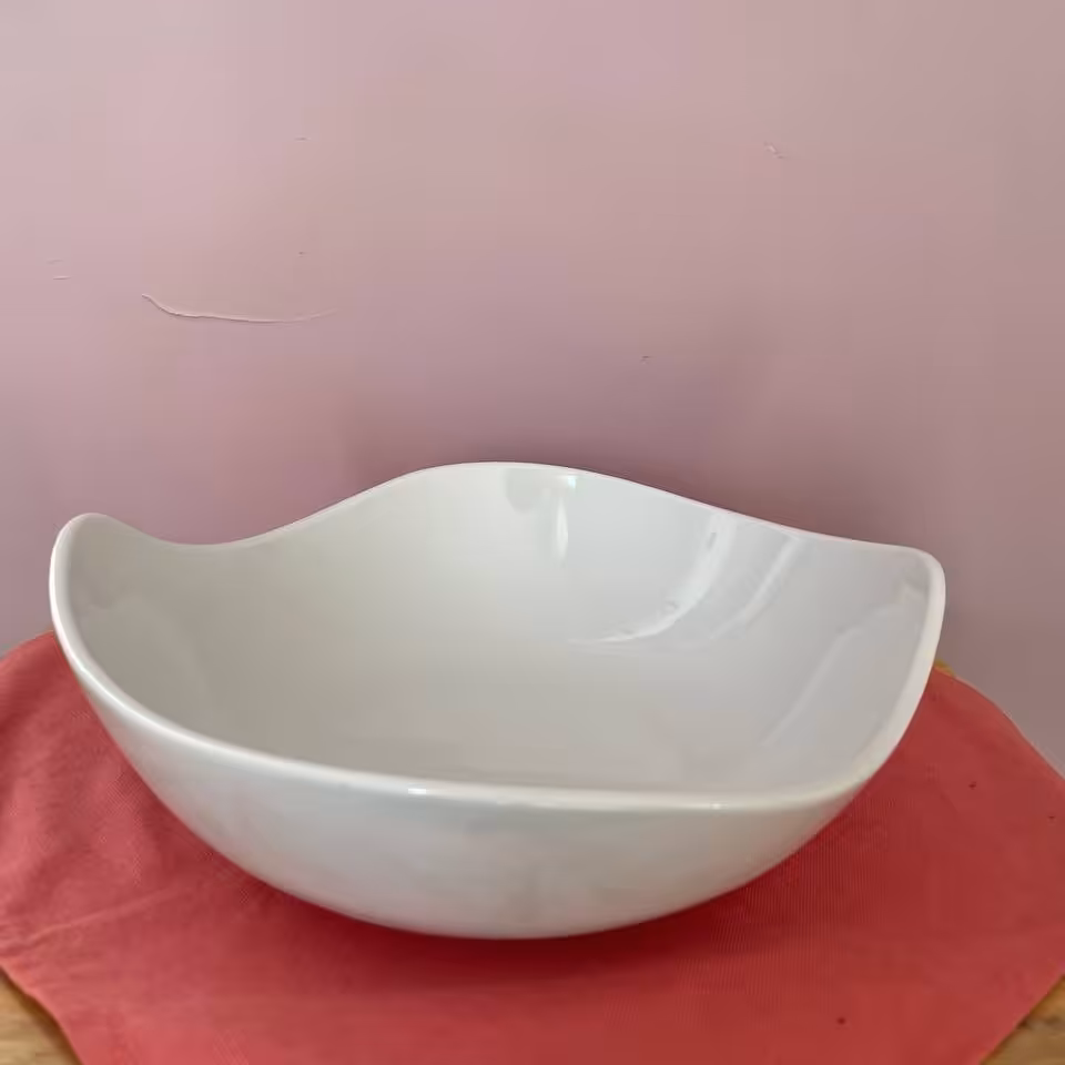 کاسه سالاد خوری