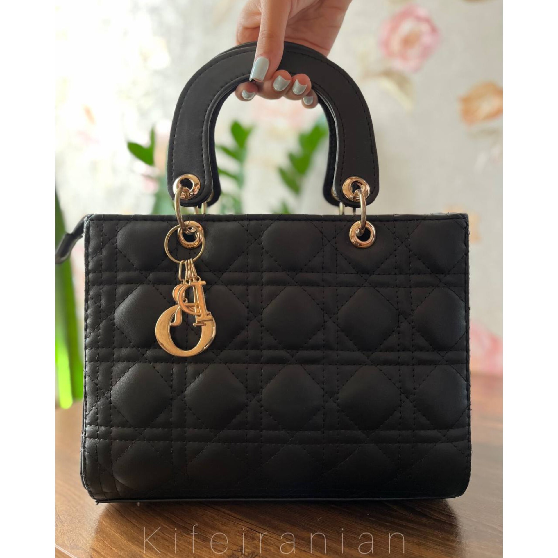 کیف زنانه بسیار شیک و پرطرفدار در چند رنگ