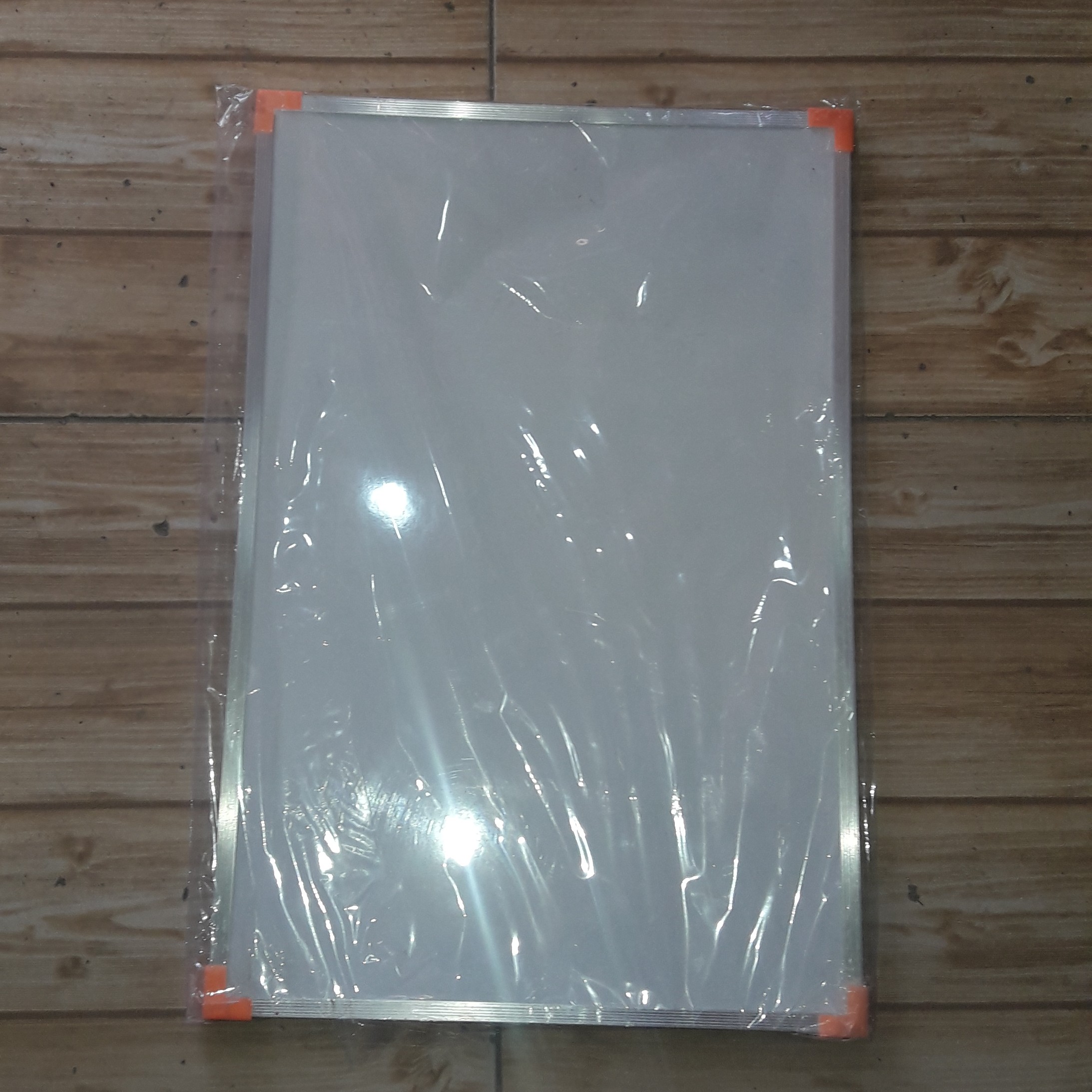 تخته وایت برد چوبی دور آلومینیومی سایز 40 در 60