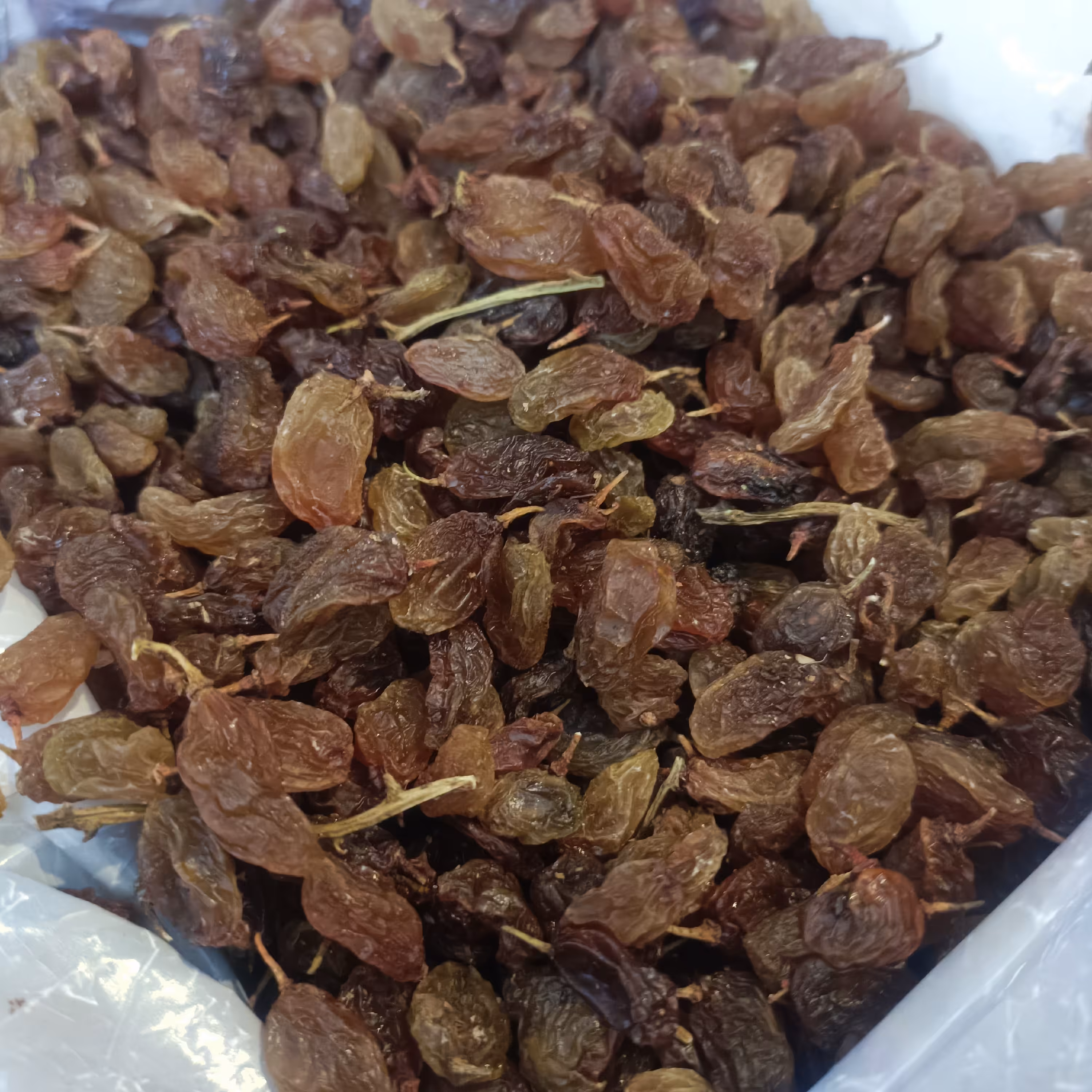 کشمش بی دانه سلطانی دم دار  درجه 2 .  1 کیلویی