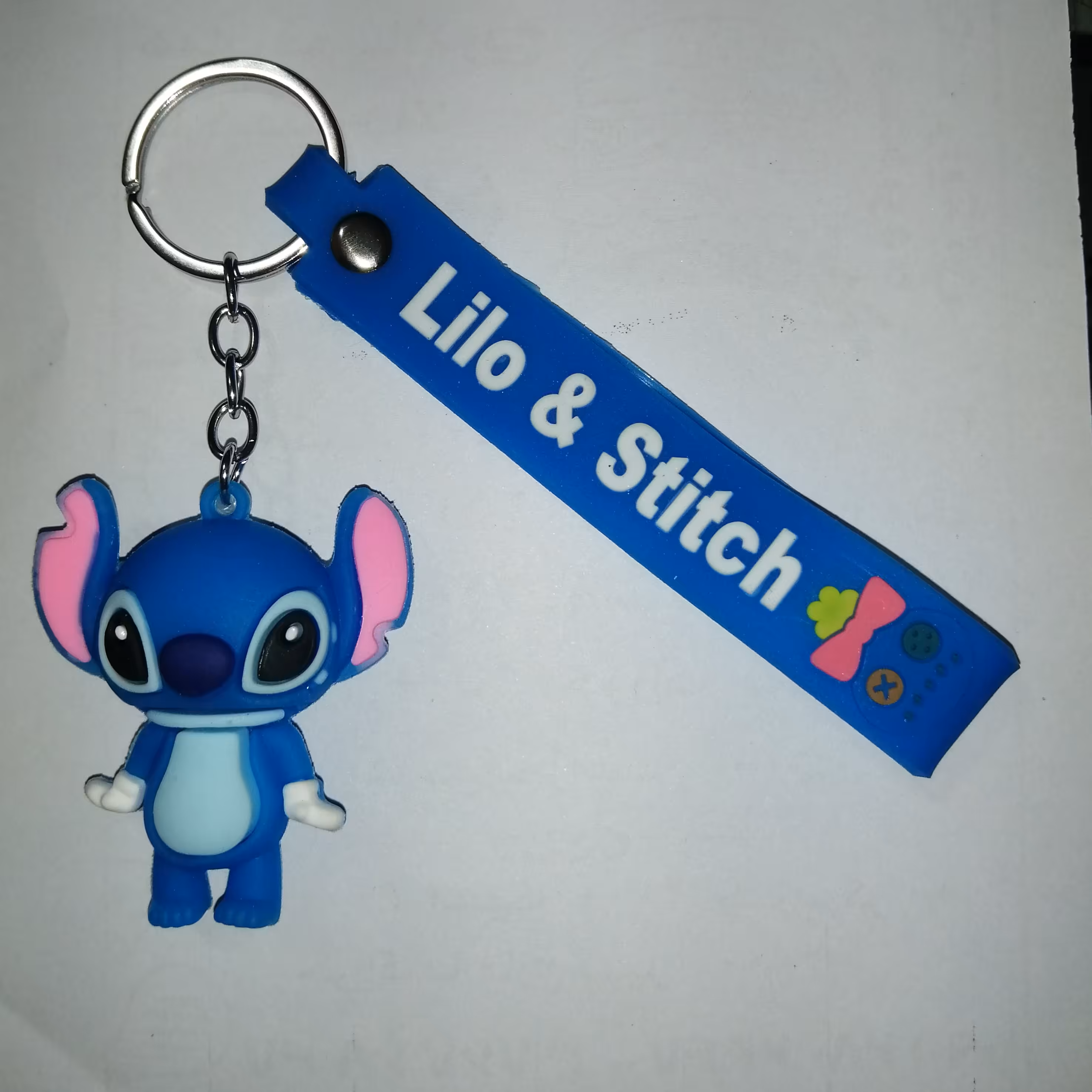 دسته کلید جا سوییچی فانتزی رنگ آبی طرح لیلو و اسنیچ