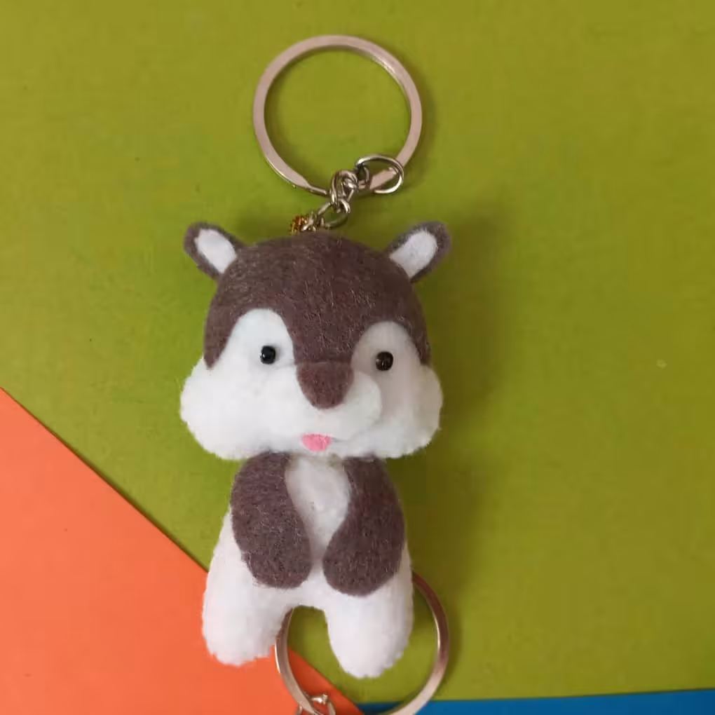 جاسوییچی و آویز طرح سنجاب 