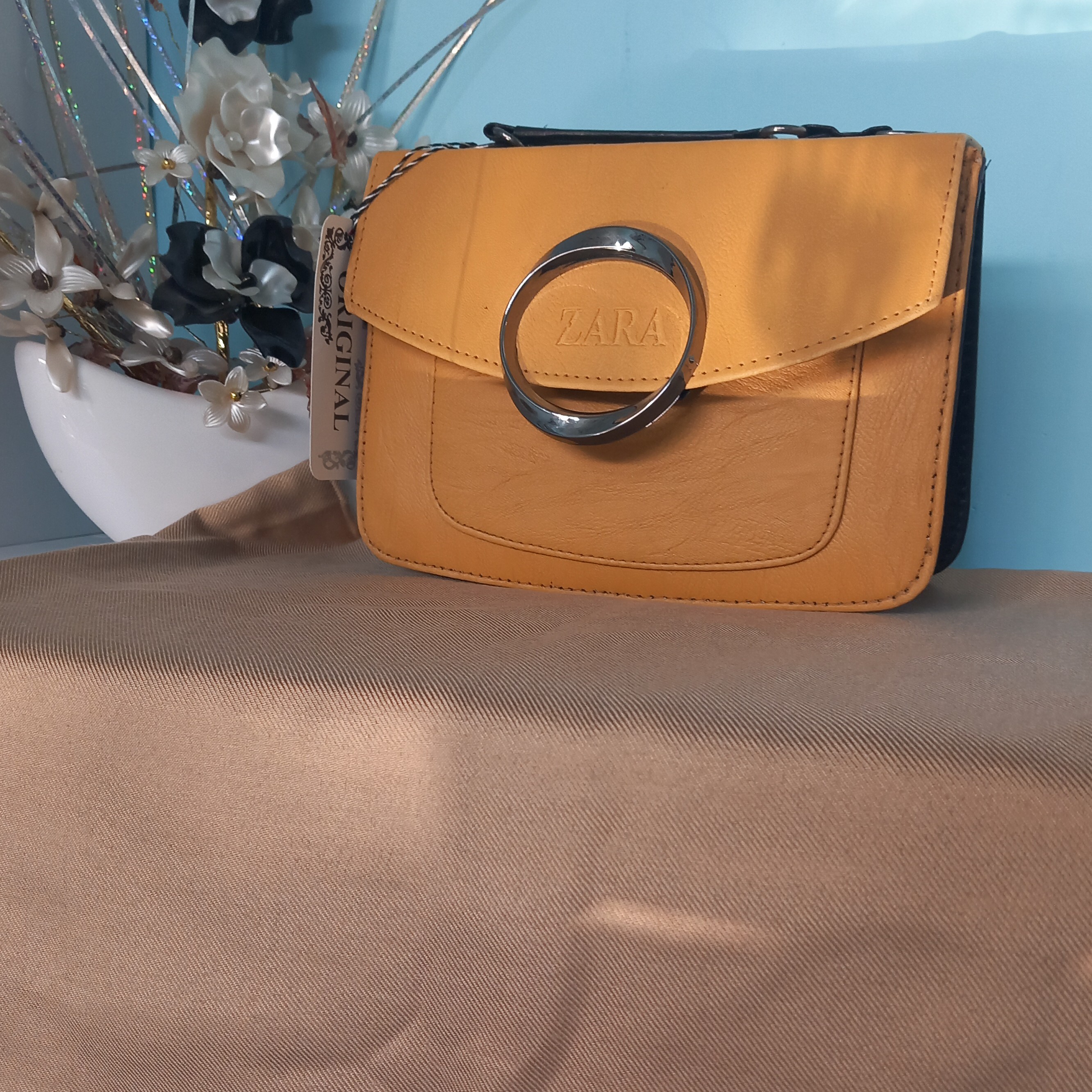 کیف خردلی و شال