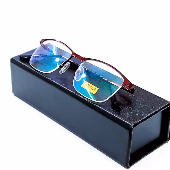 عینک طبی اسپرت نیمه قاب فلزی  دسته فنر دار قابلیت ساخت انواع عدسی طبی نمره دار را نیز دارد 