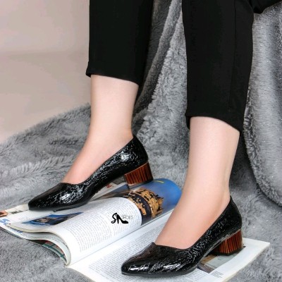 کفش پاشنه چوبی