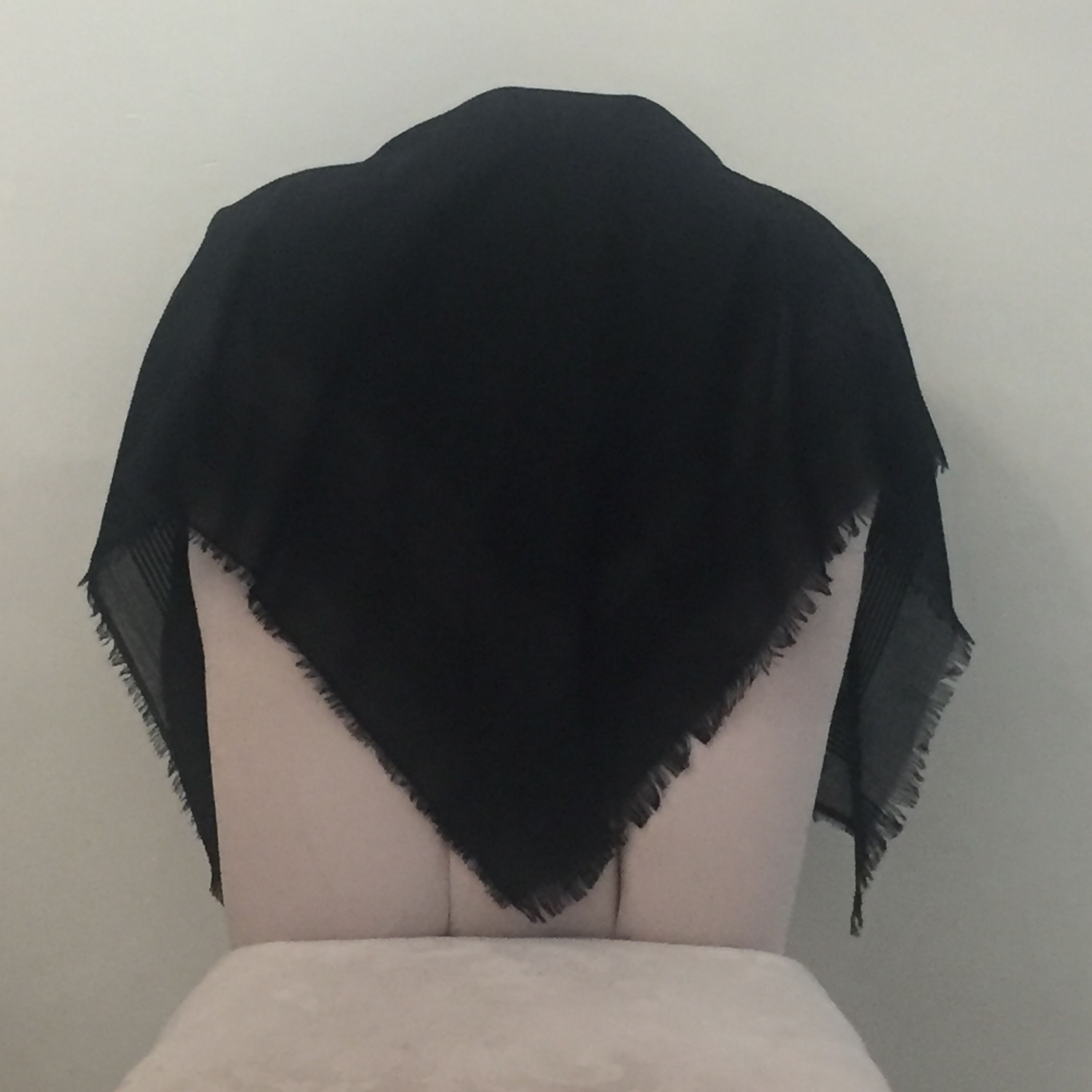 روسری نخی مشکی ساده دور ریش