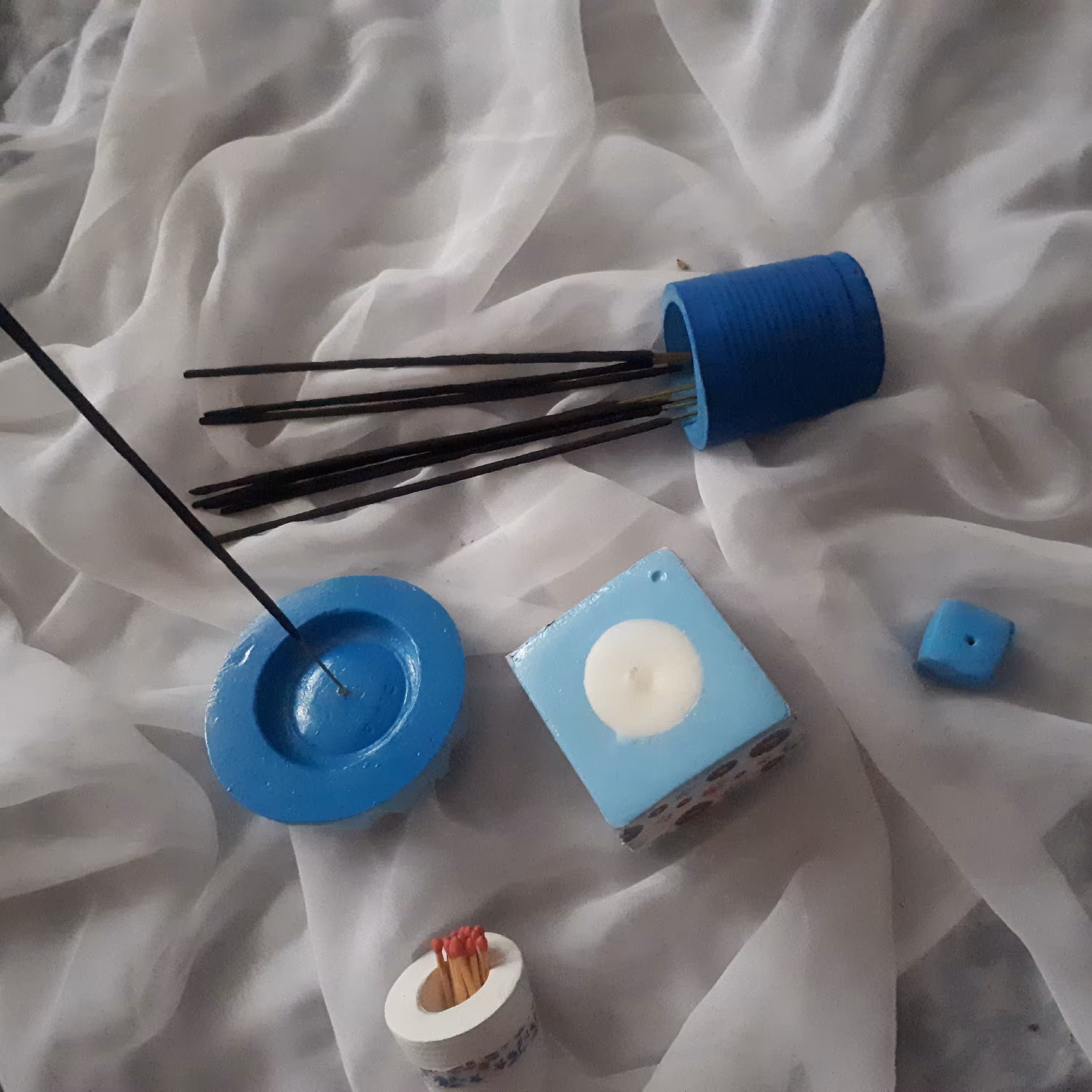 ست جا شمعی مکعبی گل ریز،  عود سوز، جا  عودی آبی دو رنگ 