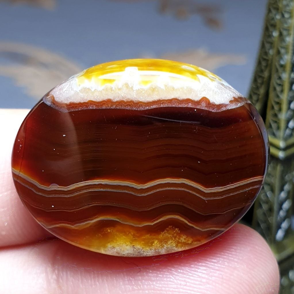  نگین درشت فوق العاده زیبای سنگ عقیق سلیمانی بسیار خاص معدنی اصل خراسانی
کد  26954
