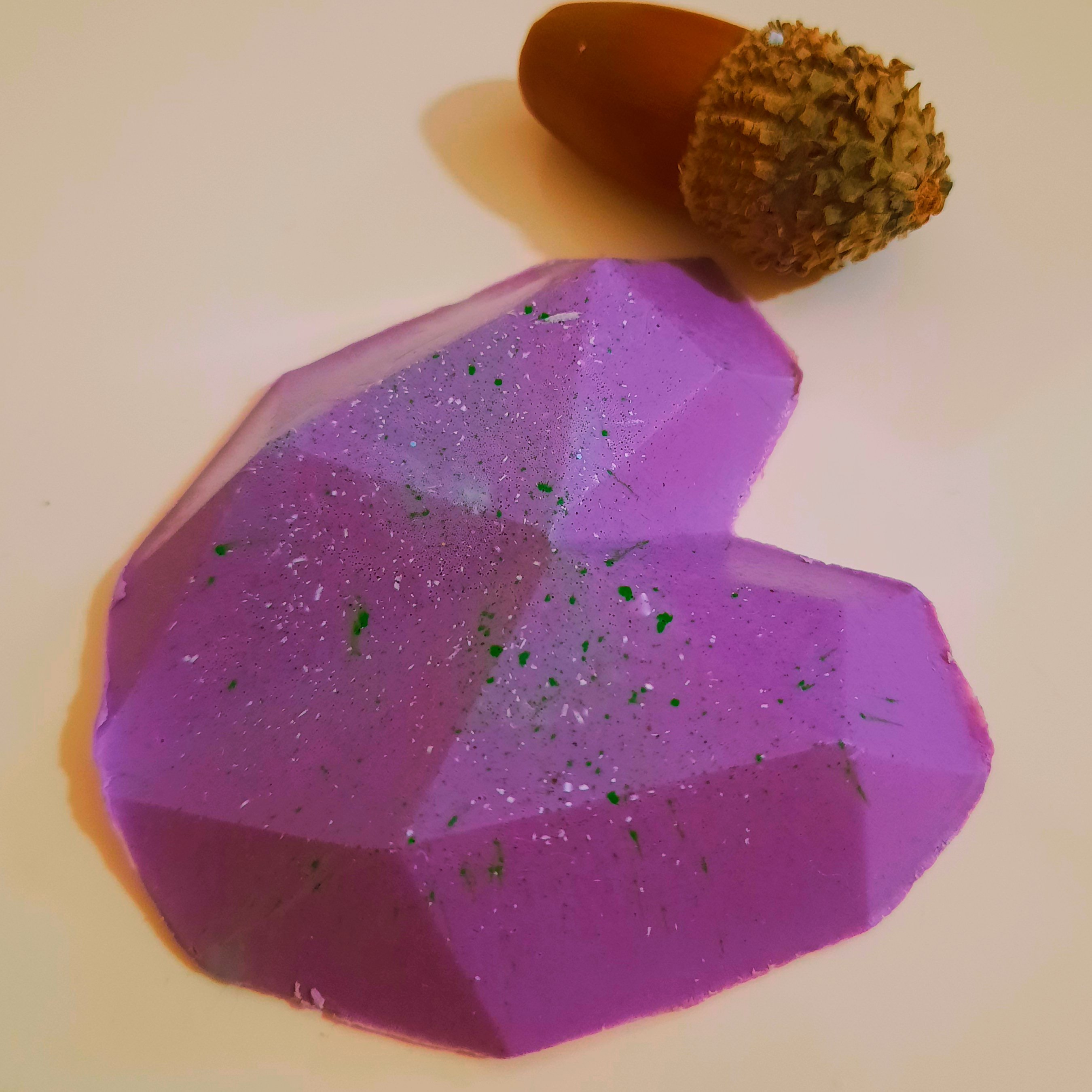 صابون گیاهی و درمانی دستساز طرح قلب روغن ها زیتون ارگان نارگیل کرچک گلیسرین،رایحه روال هانی وزن (کمتربیشتر)میشه24گرم