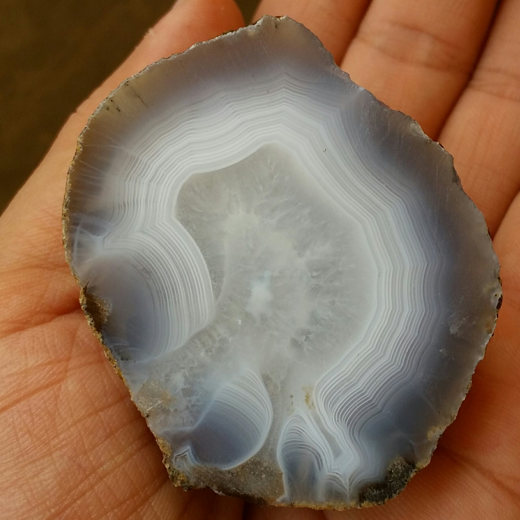 اسلایس سنگ راف عقیق سلیمانی 3بعدی خارق العاده بسیار دیدنی کاملا طبیعی زیبا محشر با قابلیت ساخت چندین نگین قیمتی