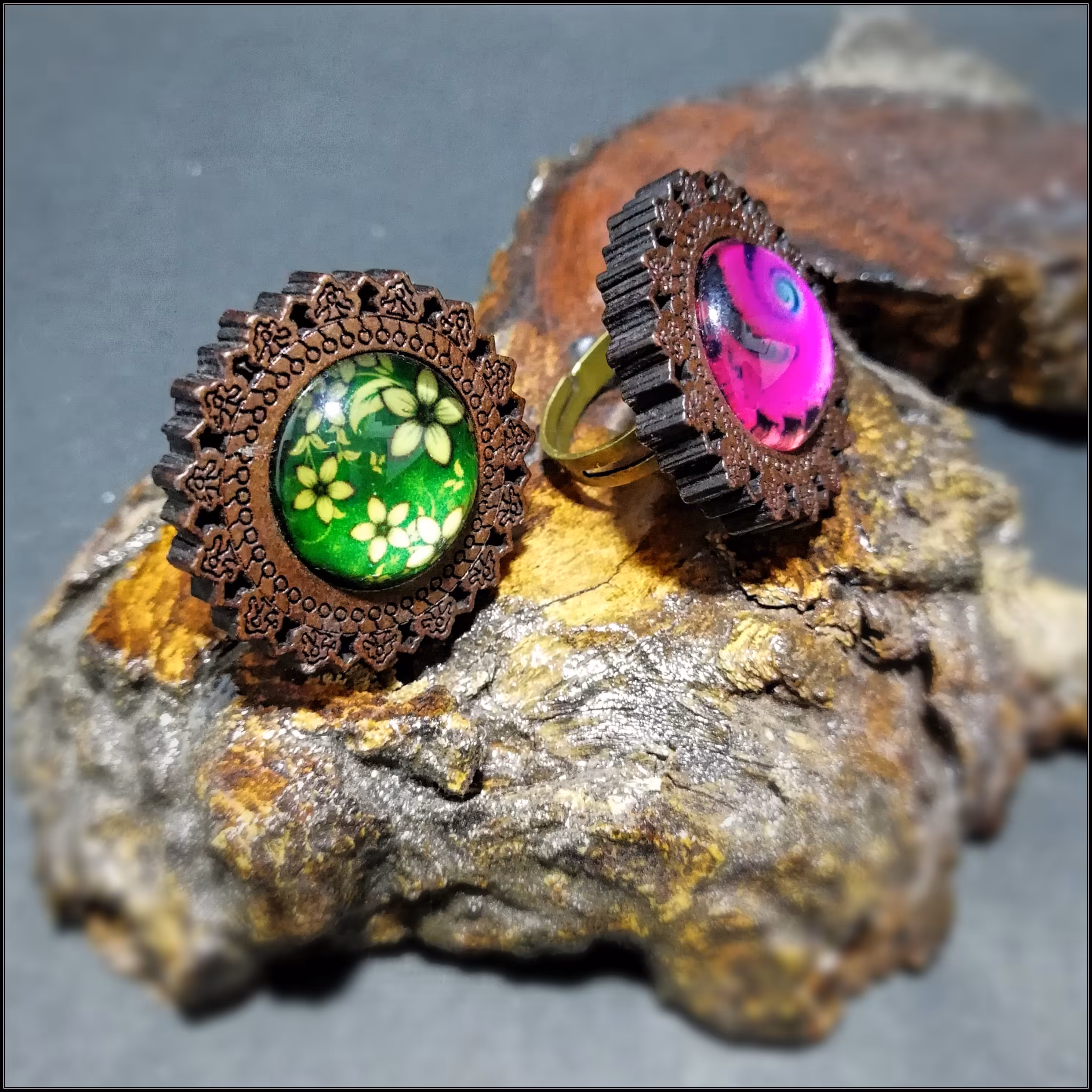 انگشتر چوب و رزین حکاکی شده