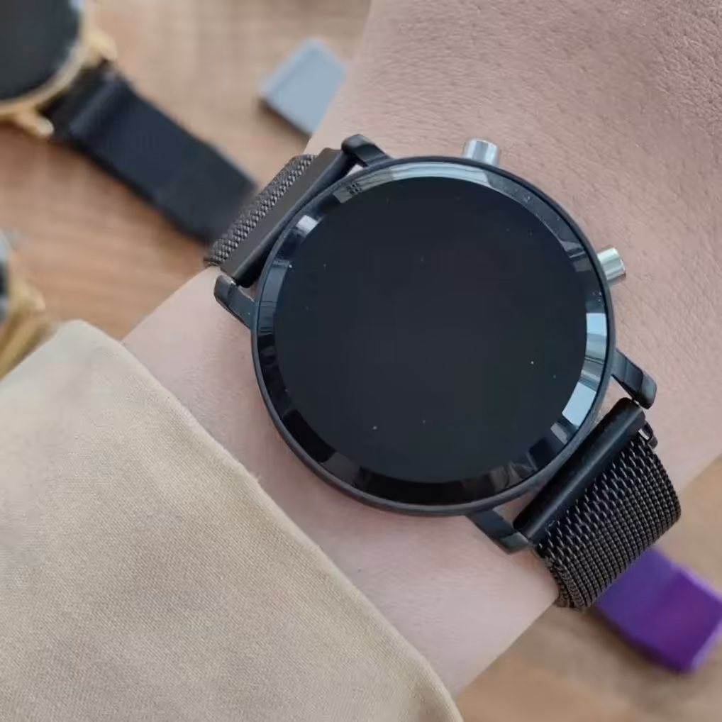 ساعت مچی ال ای دی مگنتی گرد دو کلید چراغ قرمزکیفیت عالیرنگ های موجود طلایی. نقره ای. رزگلد. مشکیقطر شیشه ساعت حدود 3 