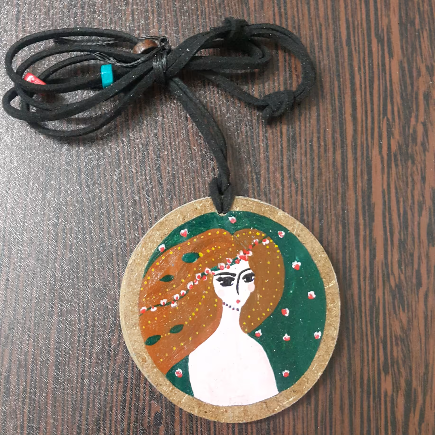 گردنبند چوبی ضدآب