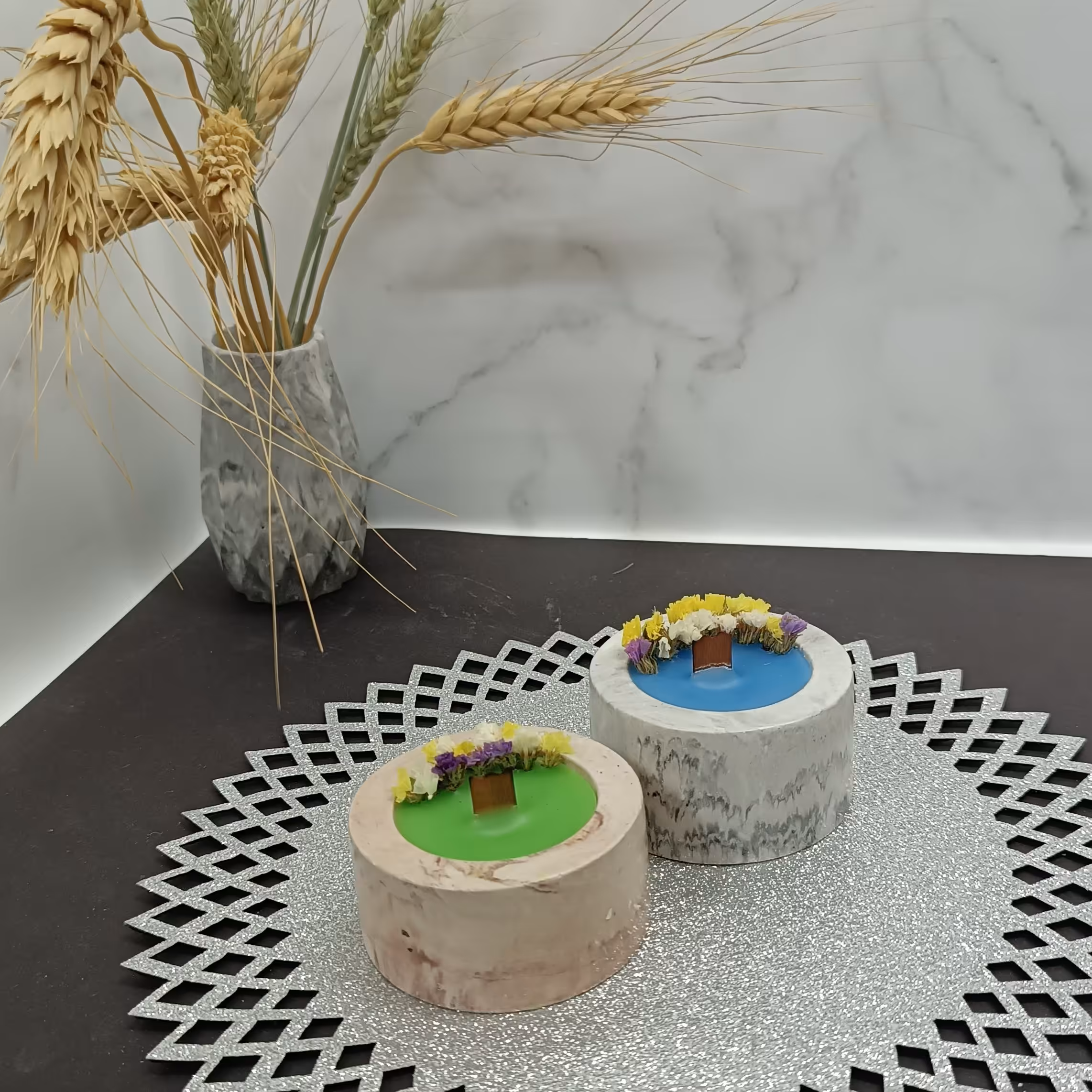 شات فانوسی رنگ آبرنگی با پارافین معطر و تزیین گل خشک