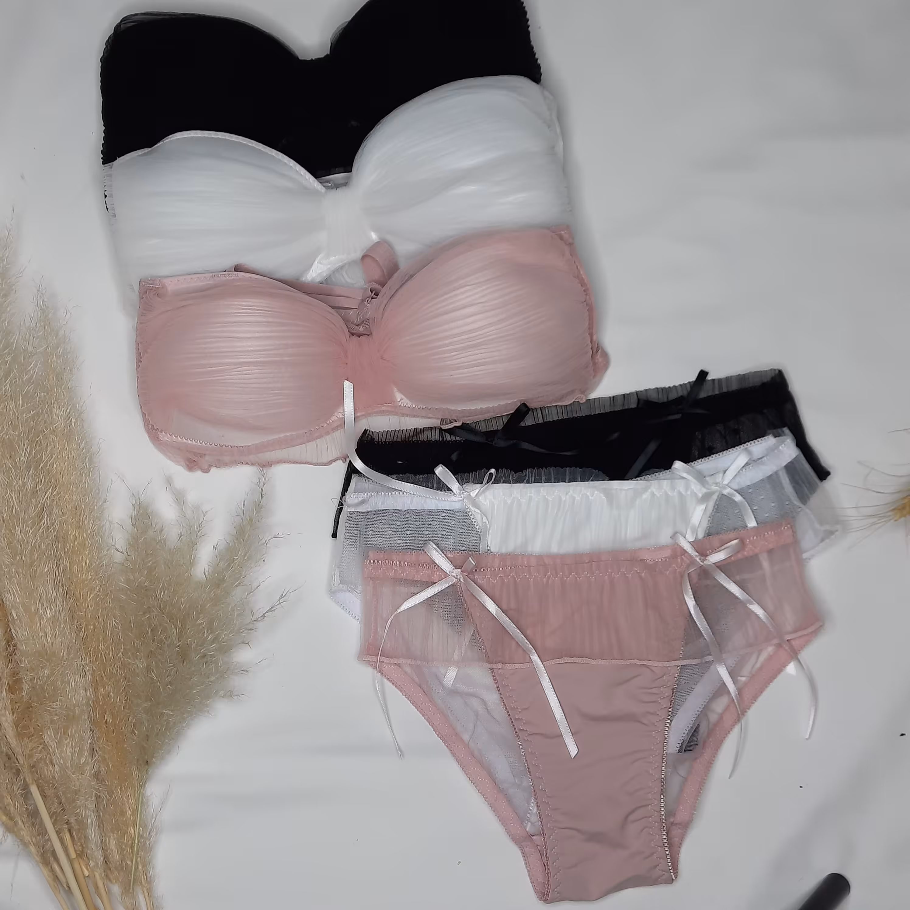 سوتین ست پاپیونی دارای اسفنج و بدون فنر  