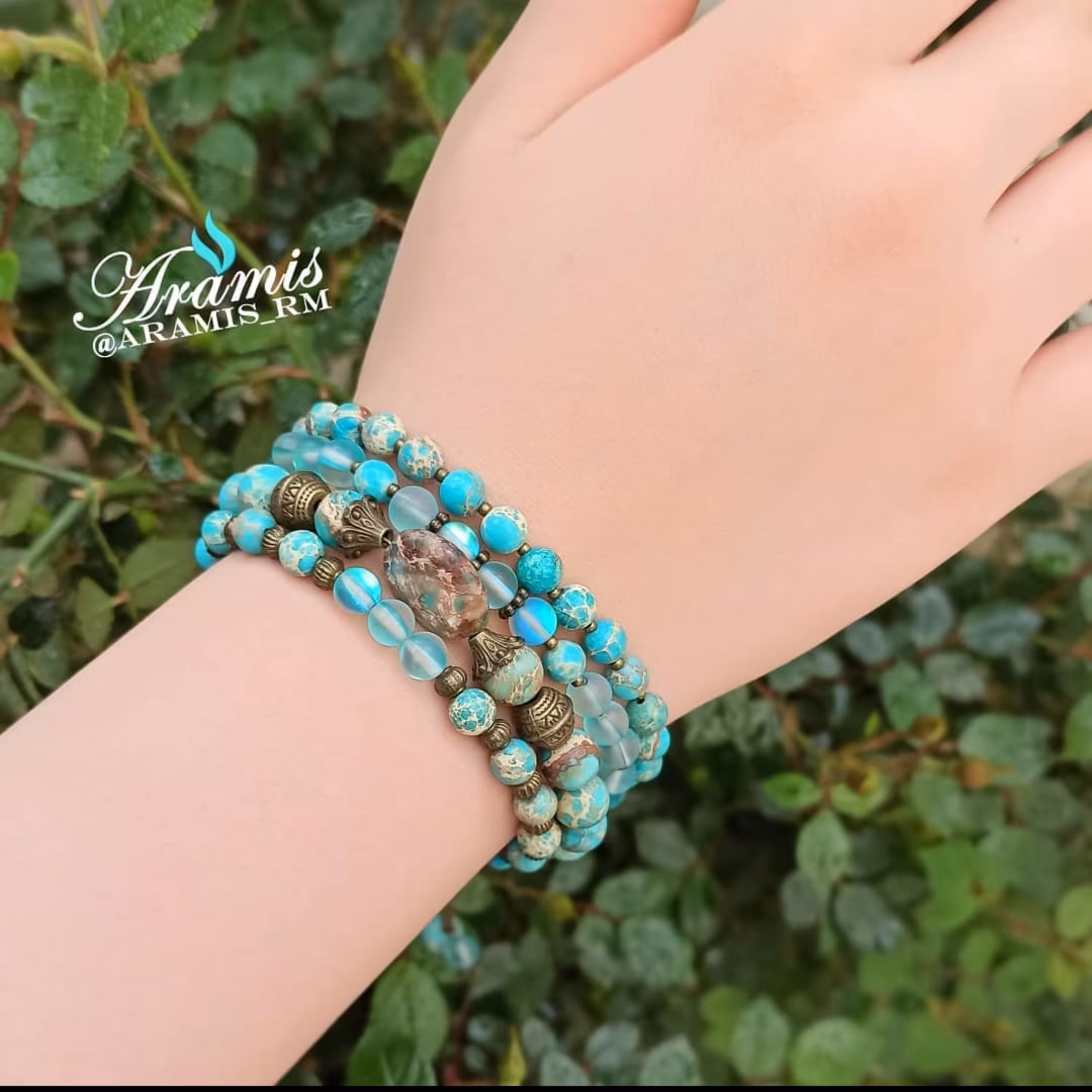 دستبند چند ردیفه سنگ فیروزه اصل آفریقایی و سنگ مون استون