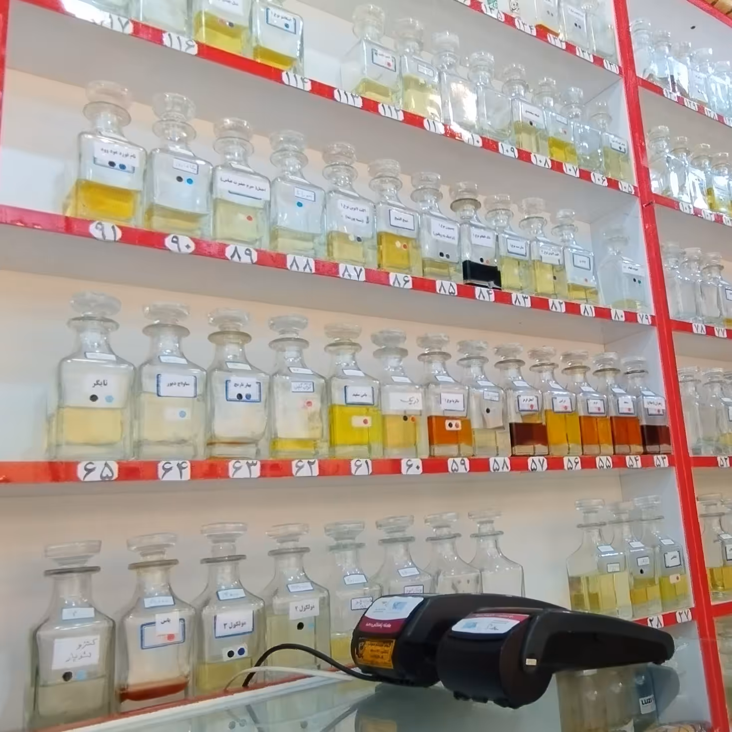 عطر زعفران قیمت  گرمی( عطر سندس)