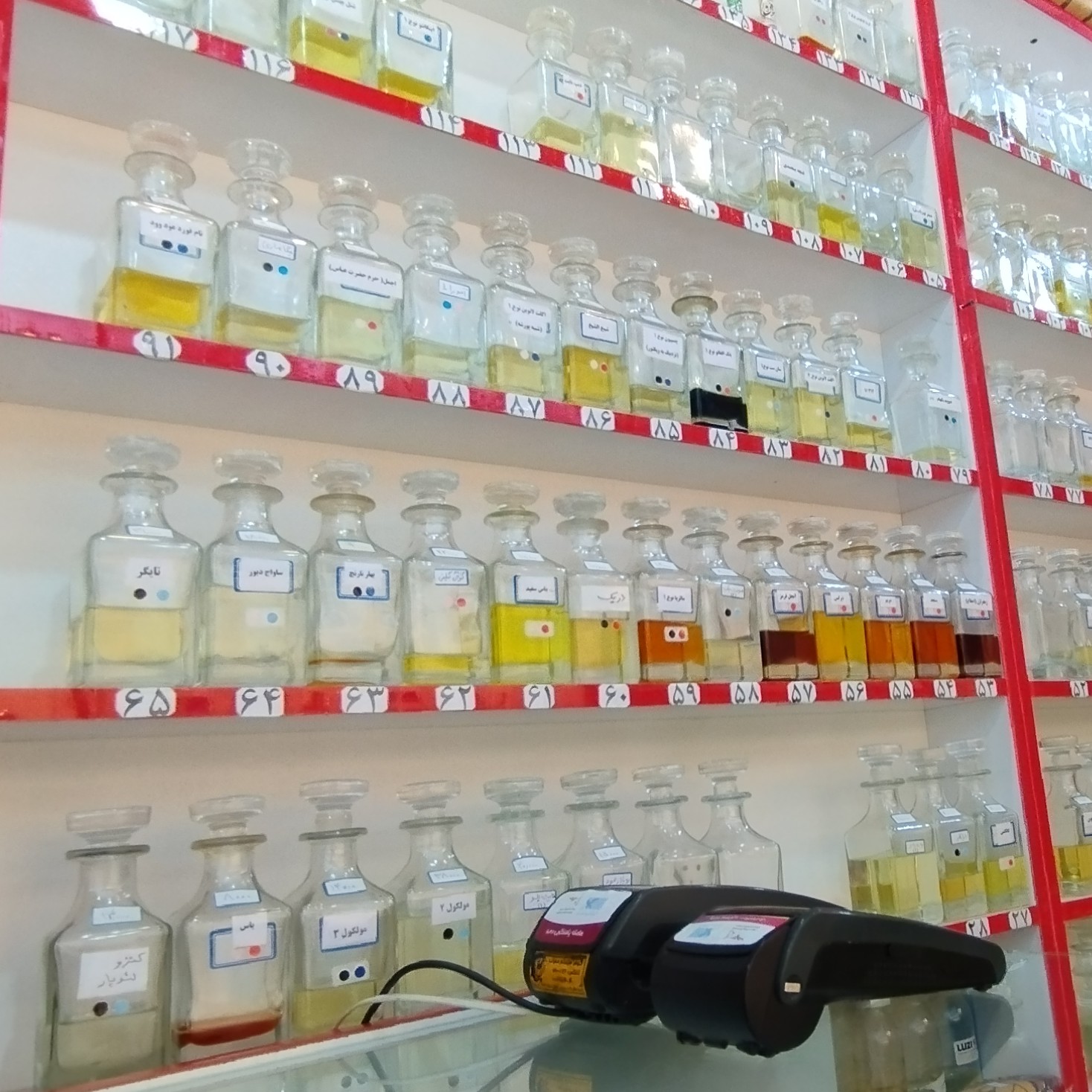 عطر زعفران قیمت گرمی( عطر سندس)