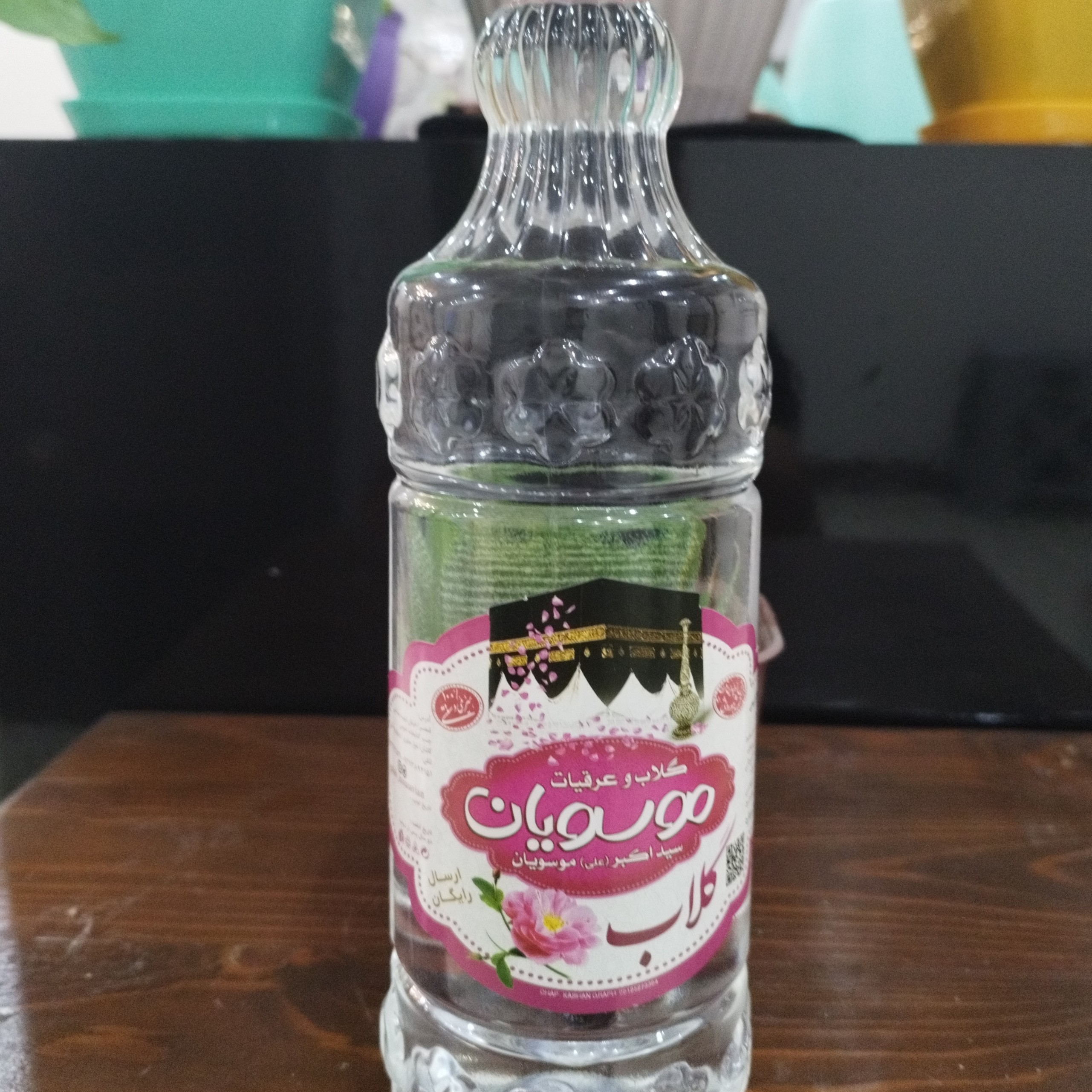 گلاب 24کیلو گل 1لیتری اصل قمصر  کاملا تضمینی و بدون اسانس  محصول مربوط با خودمان میباشد