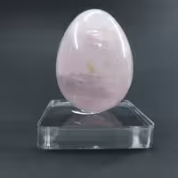 تندیس سنگ رزکوارتز(سنگ عشق)  طبیعی تراش تخم مرغی با پایه