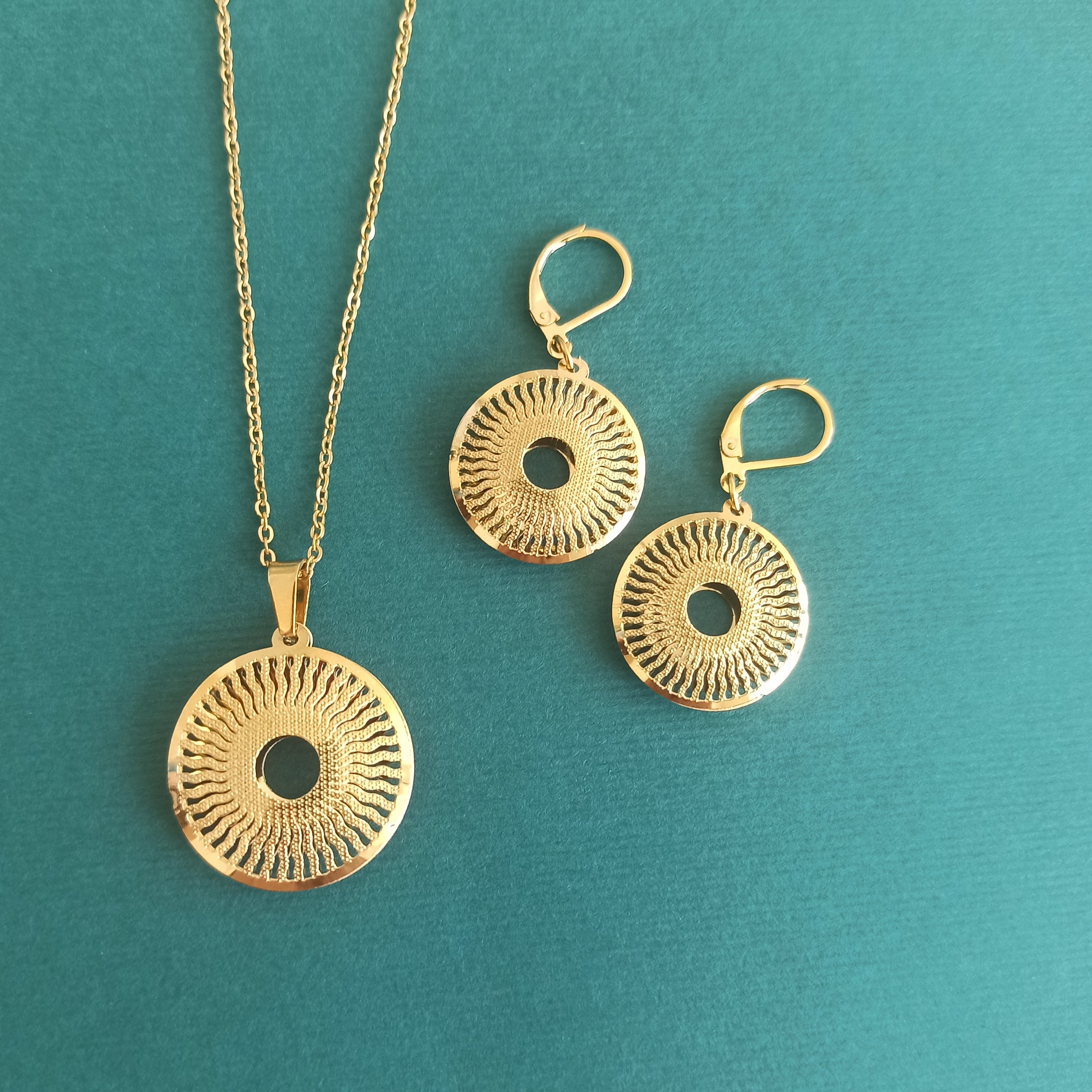 نیم ست طلایی استیل طرح طلا ، رنگ ثابت 