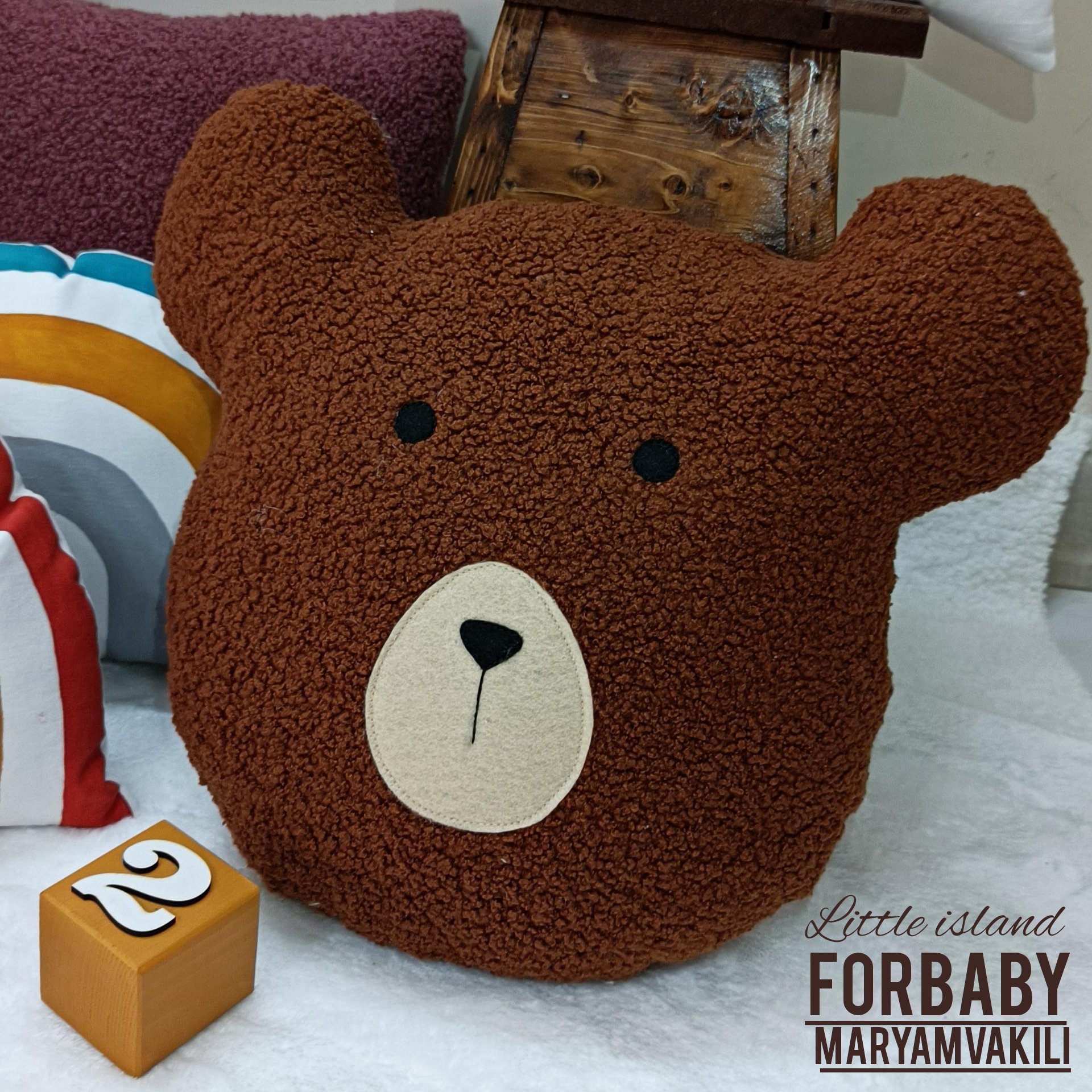 دو کوسن رنگین کمان.یک کوسن خرس تدی