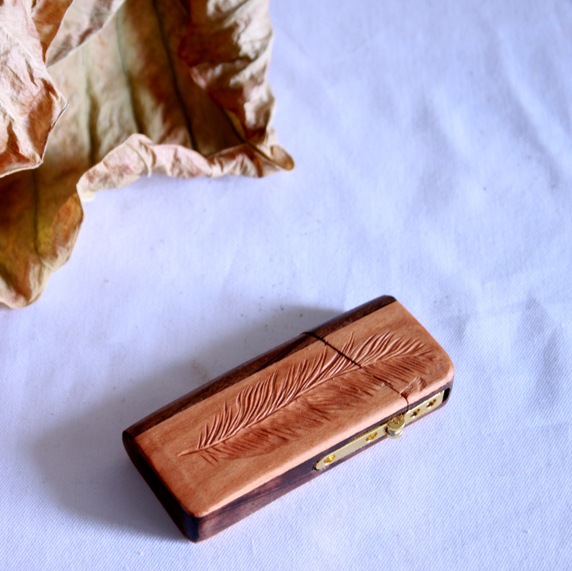 فندک چوبی طرح پر عقاب (گازی)