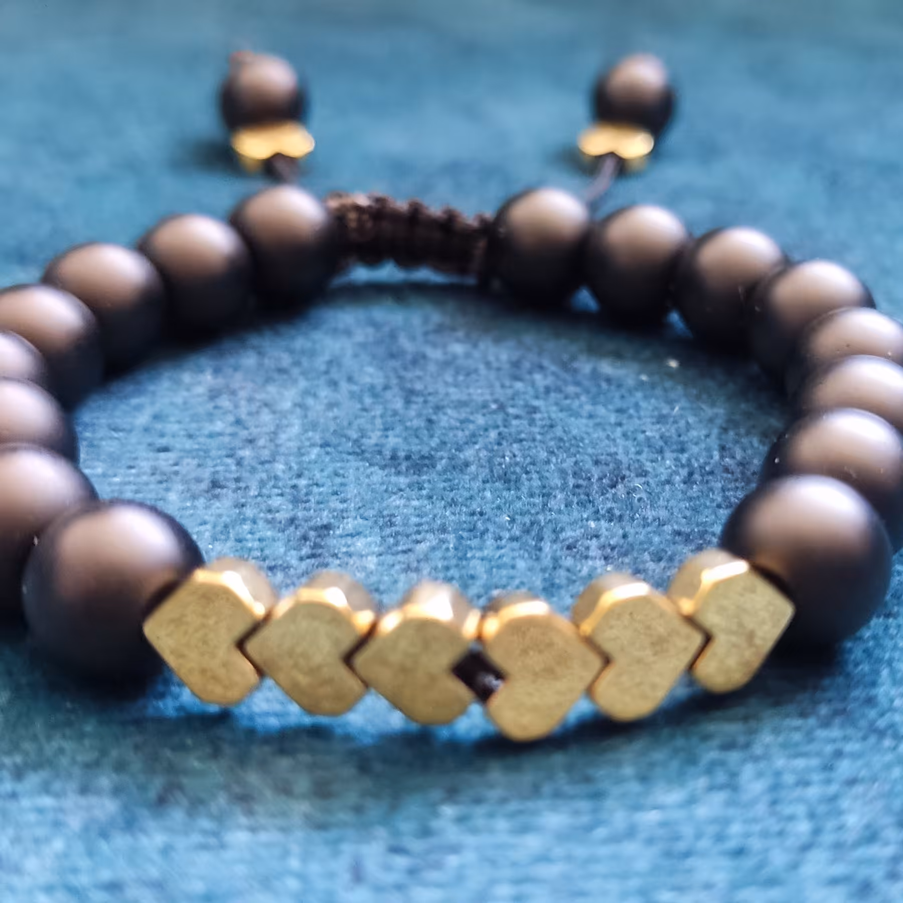 دستبند، ترکیب اونیکس و حدید طرح قلب، حدید طلایی