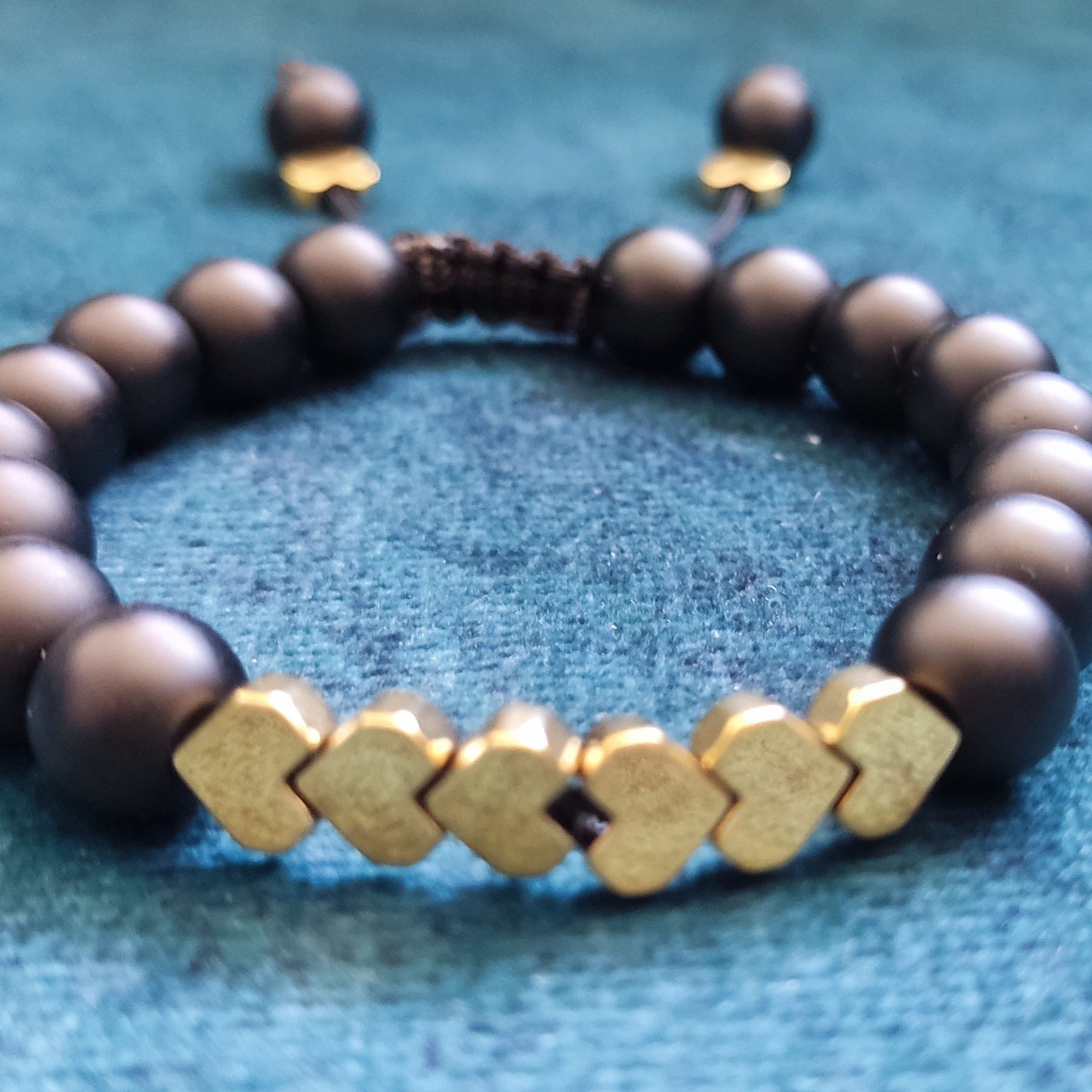 دستبند، ترکیب اونیکس و حدید طرح قلب، حدید طلایی