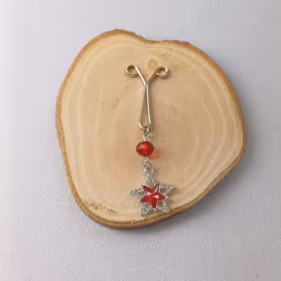 گیره روسری مجلسی دخترانه و زنانه طرح ستاره قرمز نگین دار