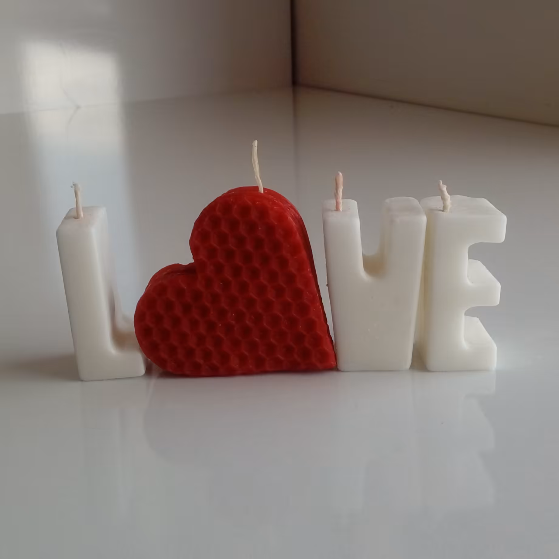 شمع عاشقانه حروف Love ترکیب با قلب بیزوکس