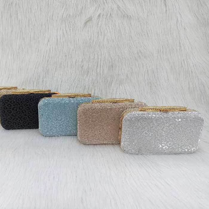 کیف ج کد:7/51
جنس لمه گلدار 
پرفروش