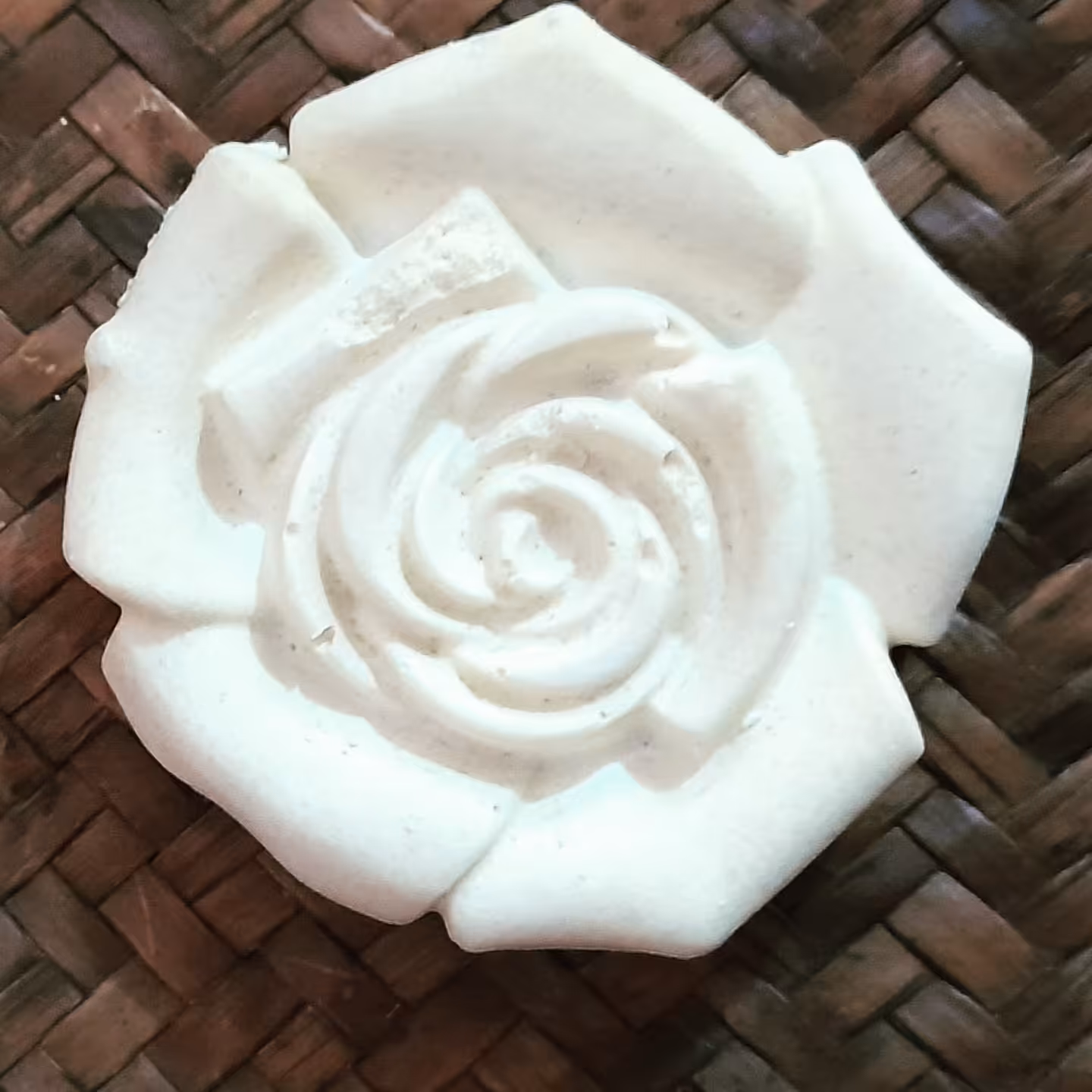 صابون روغن هسته انار  (مخصوص لک)