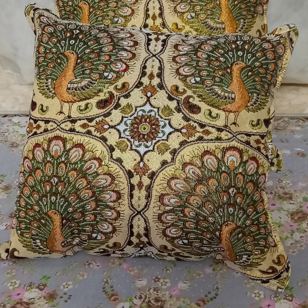 کوسن طلایی زری بافت دو عددطرح طاووس