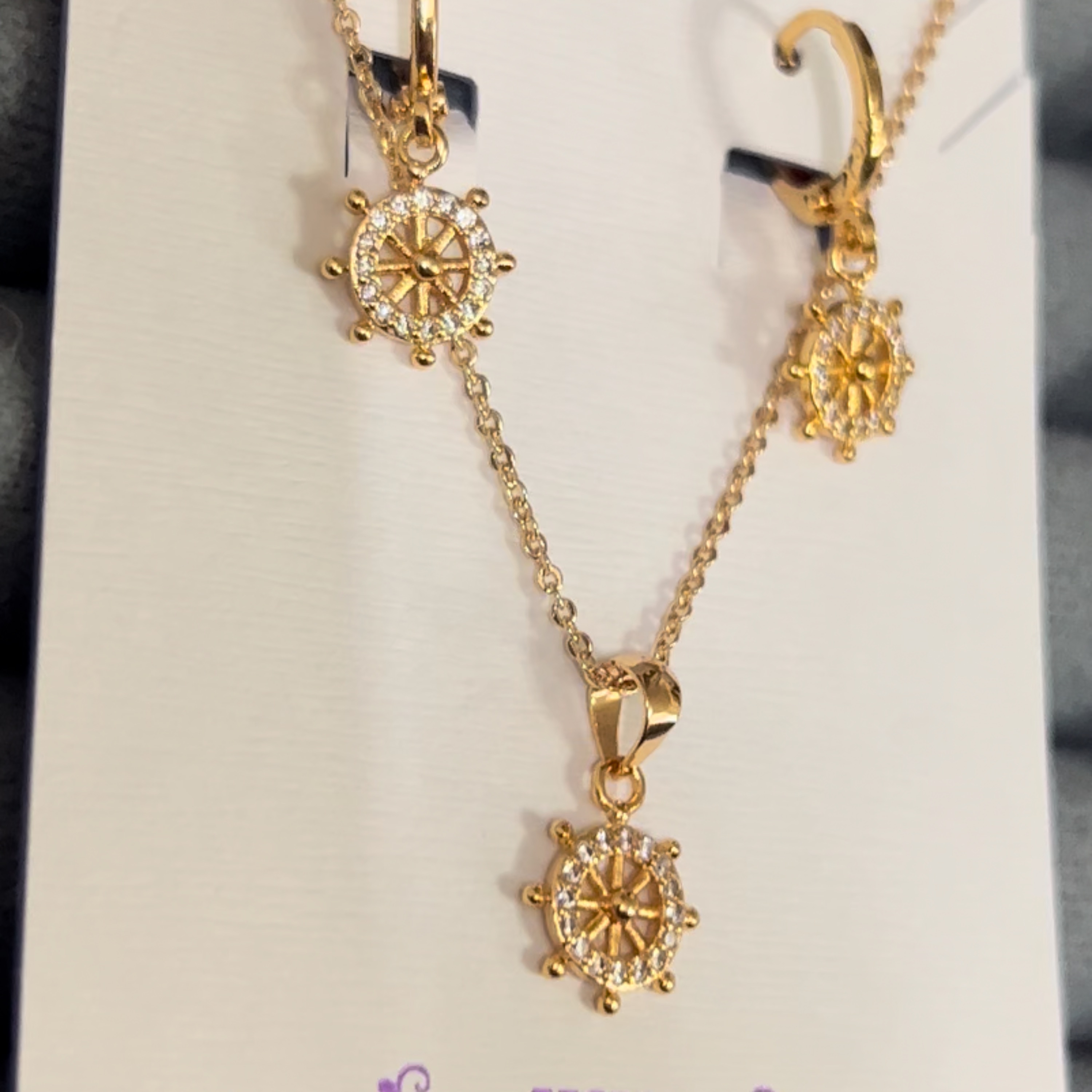 نیم ست طرح لنگر با رنگ ثابت و آبکاری طلا و ضد حساسیت کاملا ظریف در عین حال محکم